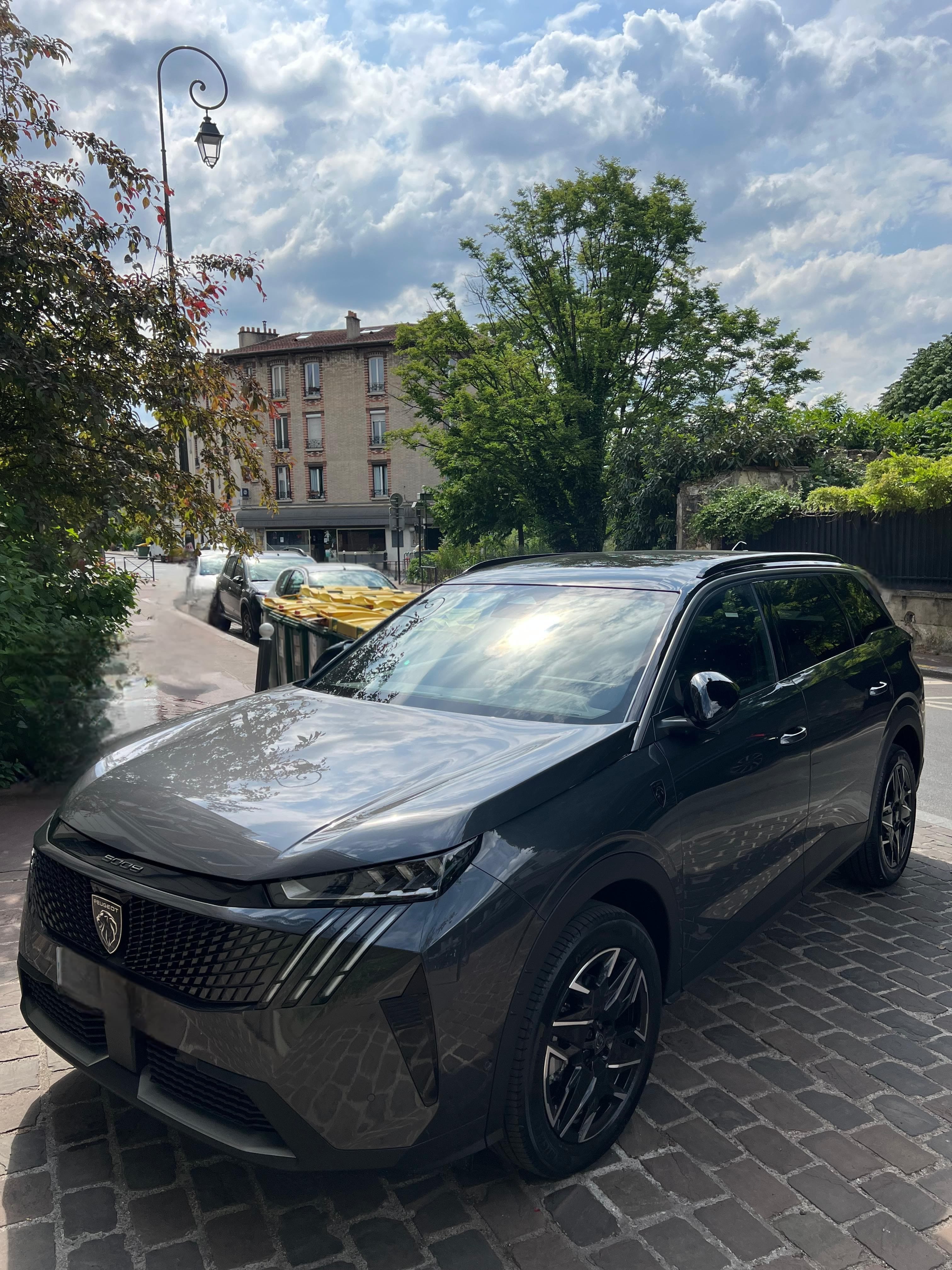 Peugeot 5008, 2025, Essence 98 / Électrique (hybride), automatique, 7 places