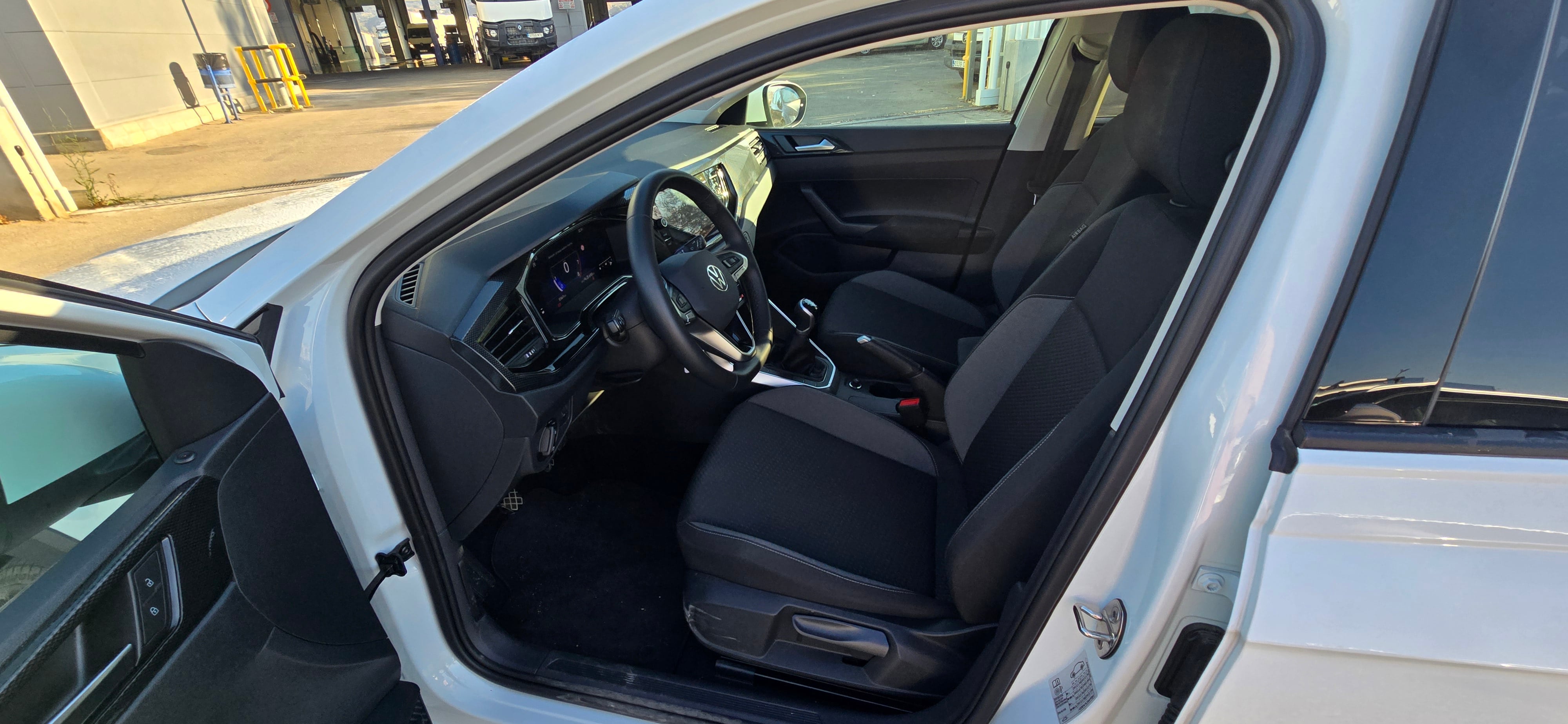 Volkswagen Taigo 1.0 with GPS