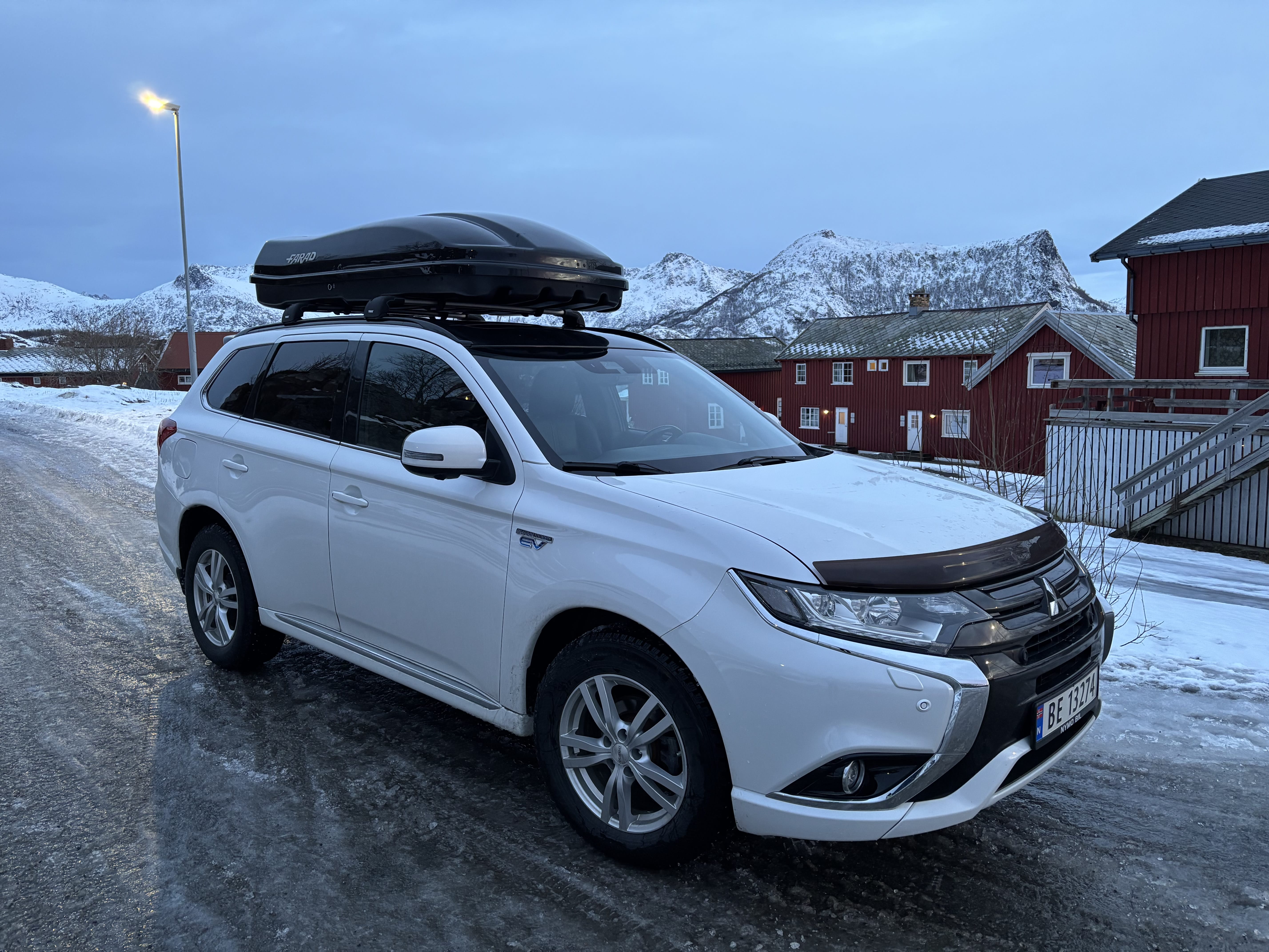 Mitsubishi Outlander PHEV MOTION, 2017, Blyfri 95 / Electric (hybrid), automatic
