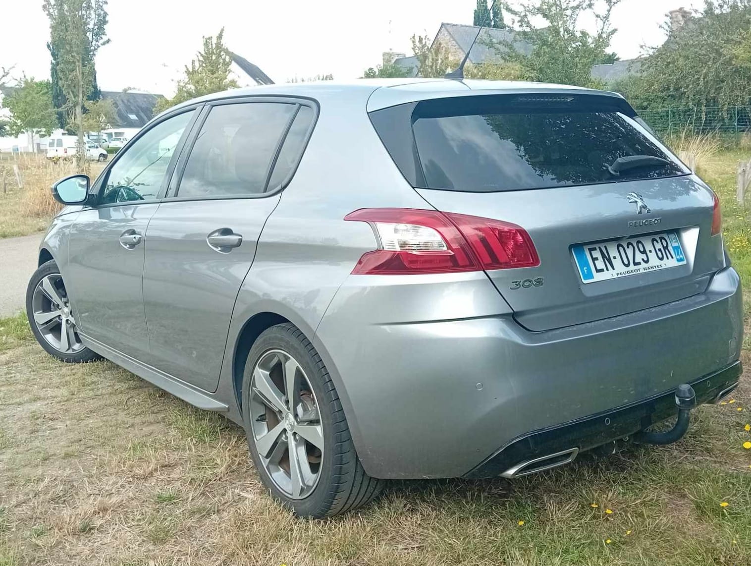 Peugeot 308 1.2 Turbo essence avec Climatisation