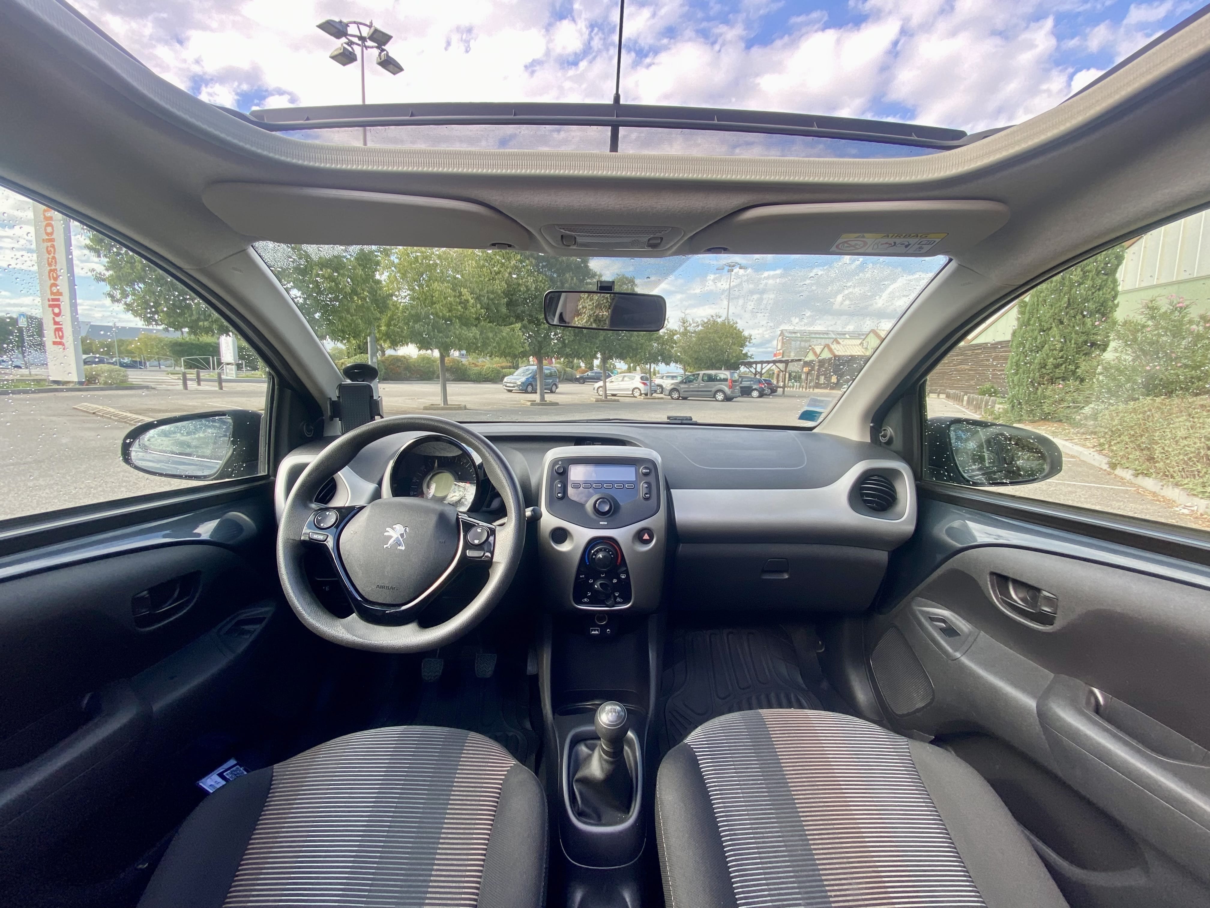 Peugeot 108 Aéroport + toit ouvrant. avec Chaines