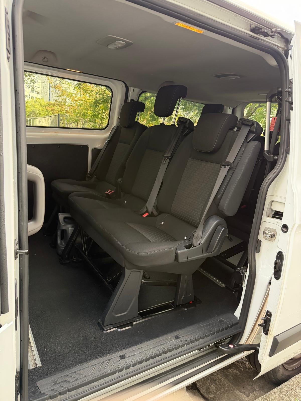 Ford Transit Custom Kombi avec Accessible fauteuil roulant