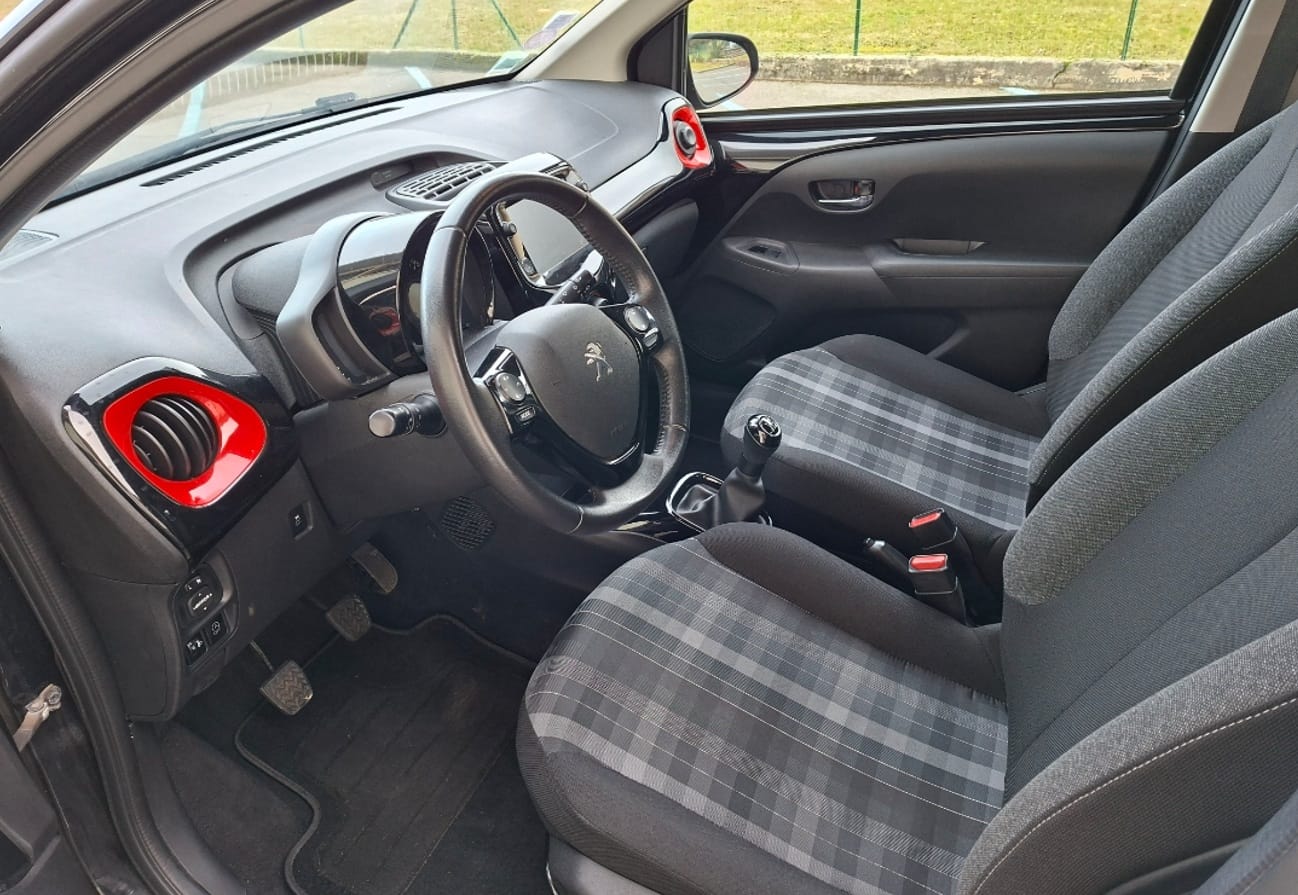 Peugeot 108 1.0 VTi 72 avec Entrée audio / iPod