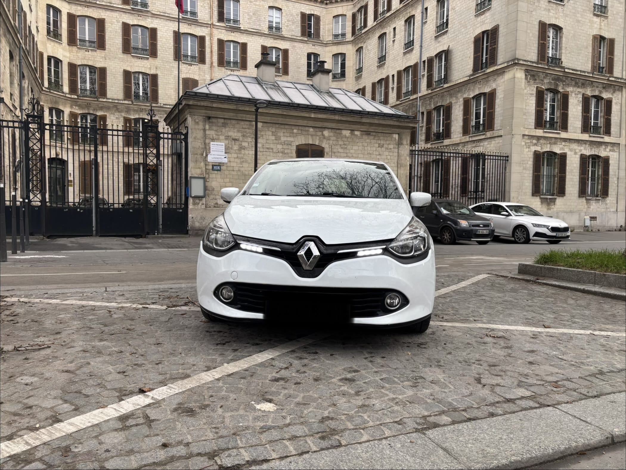 Renault Clio Montparnasse / Métro plaisances /90cv / Bluetooth avec GPS