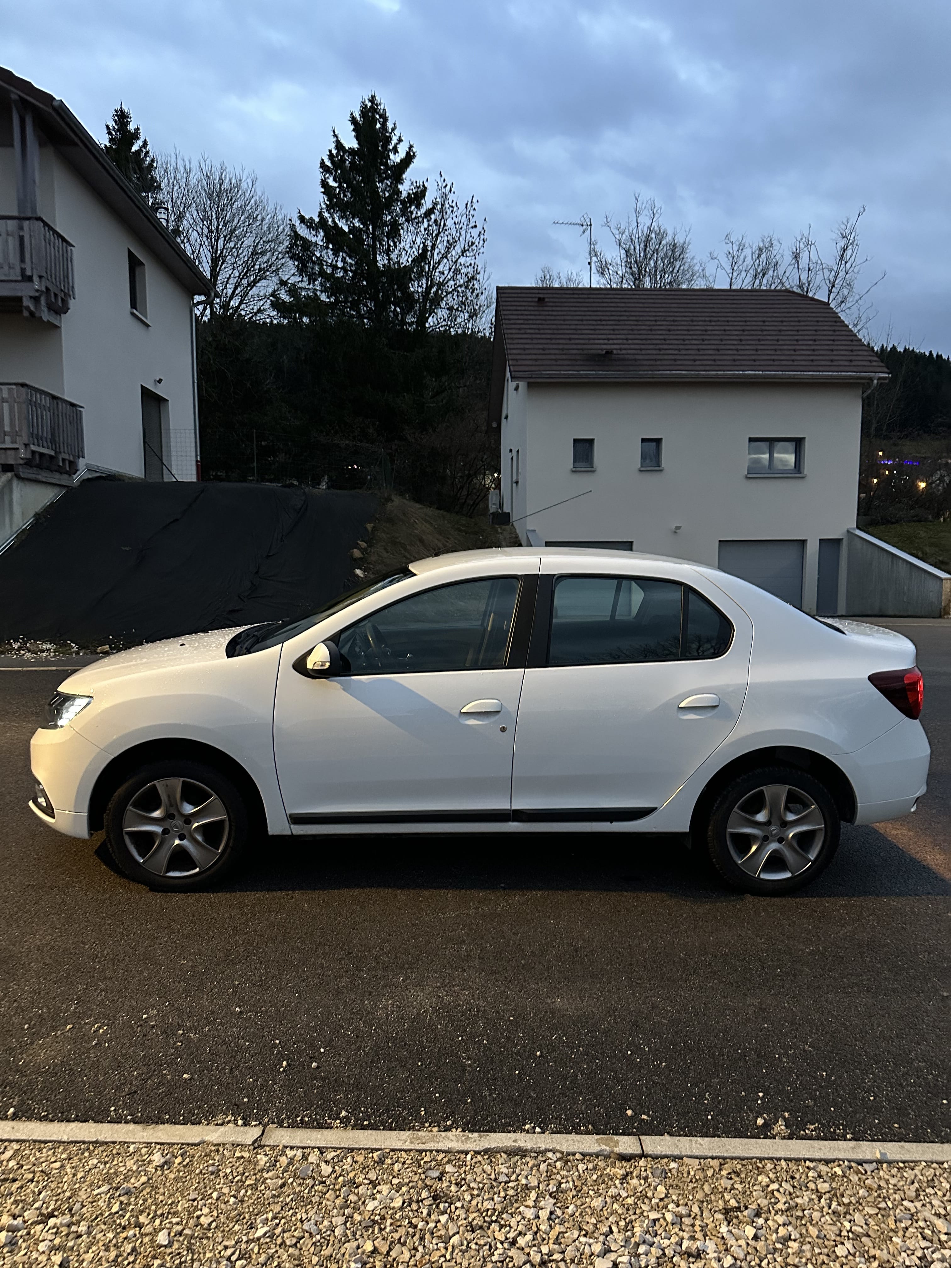 Dacia Logan avec Climatisation