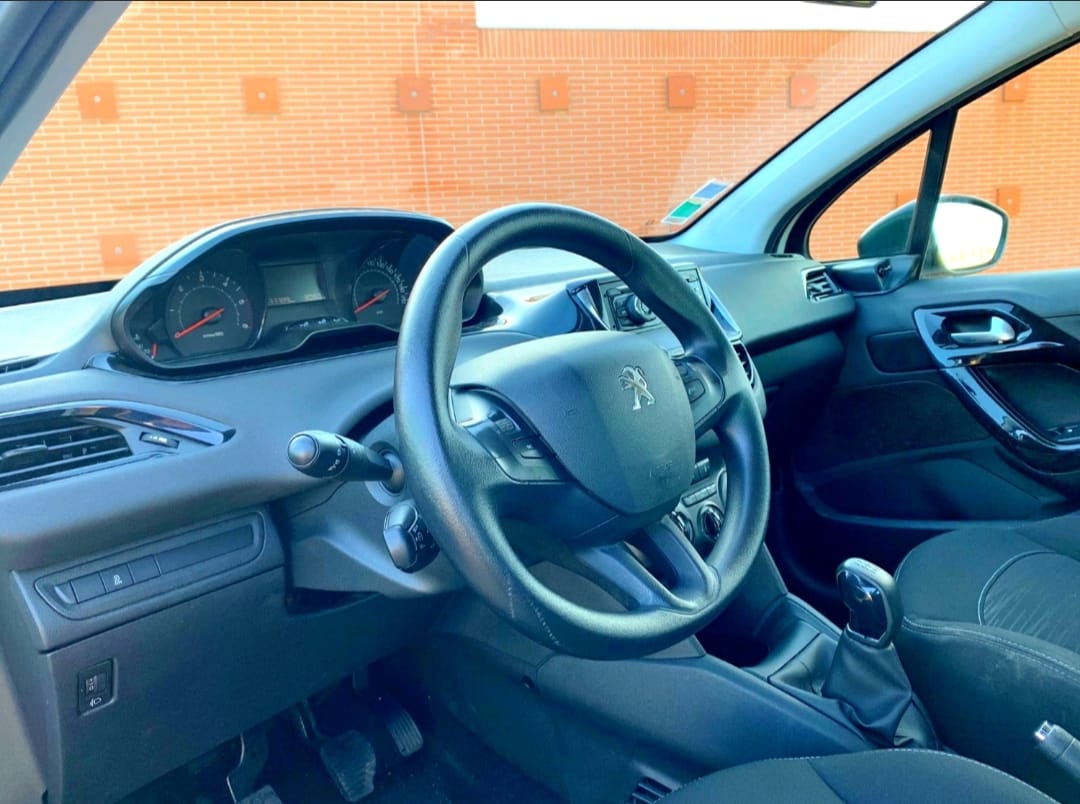 Peugeot 208 (CT705GB) mit Bluetooth-Audio