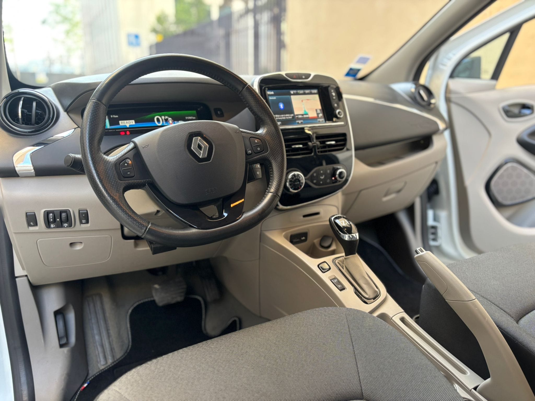 Renault ZOE Intens – Autonomie Urbaine 22 kW – 100 % électrique, stationnement gratuit avec Régulateur de vitesse