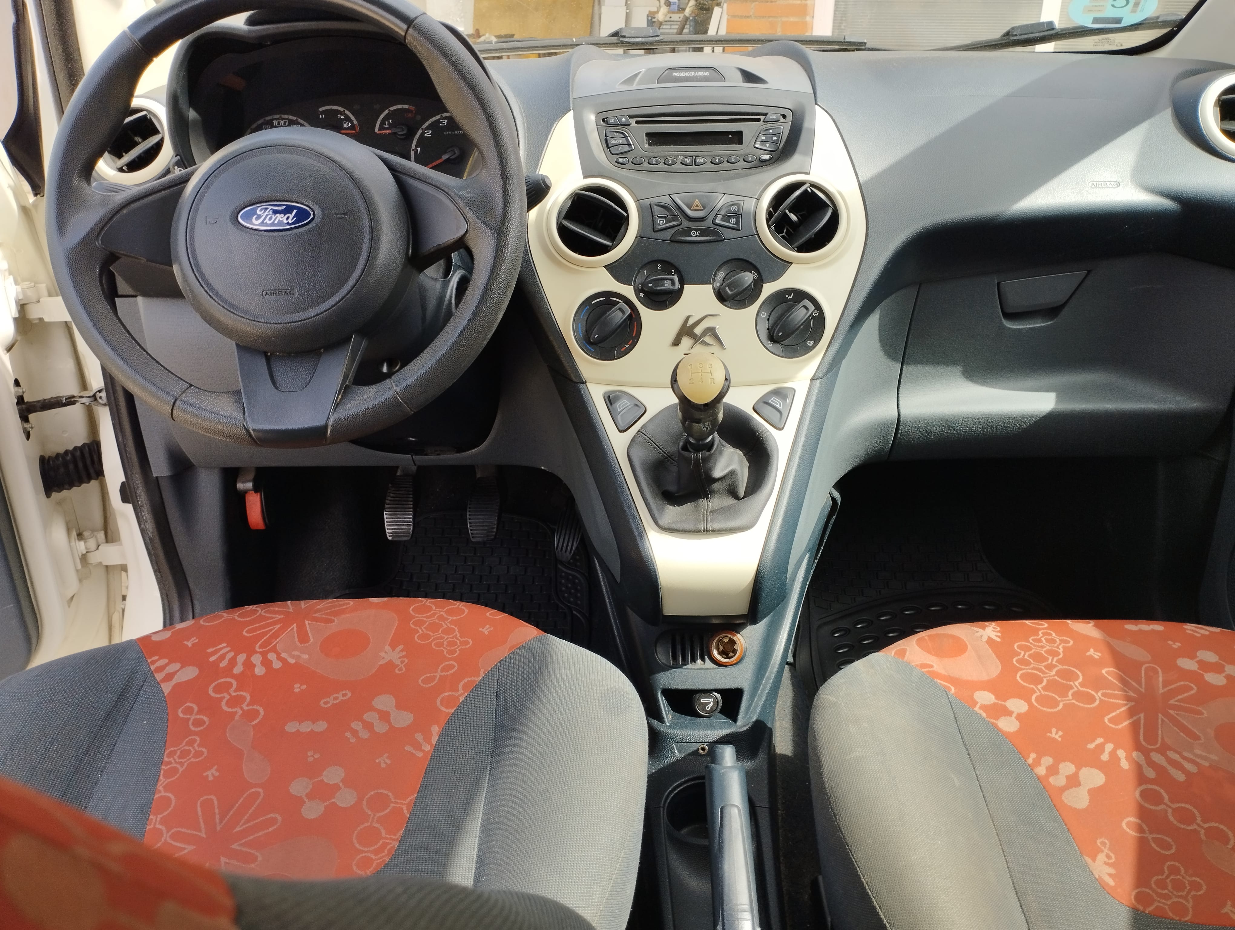 Ford Ka con Silla infantil
