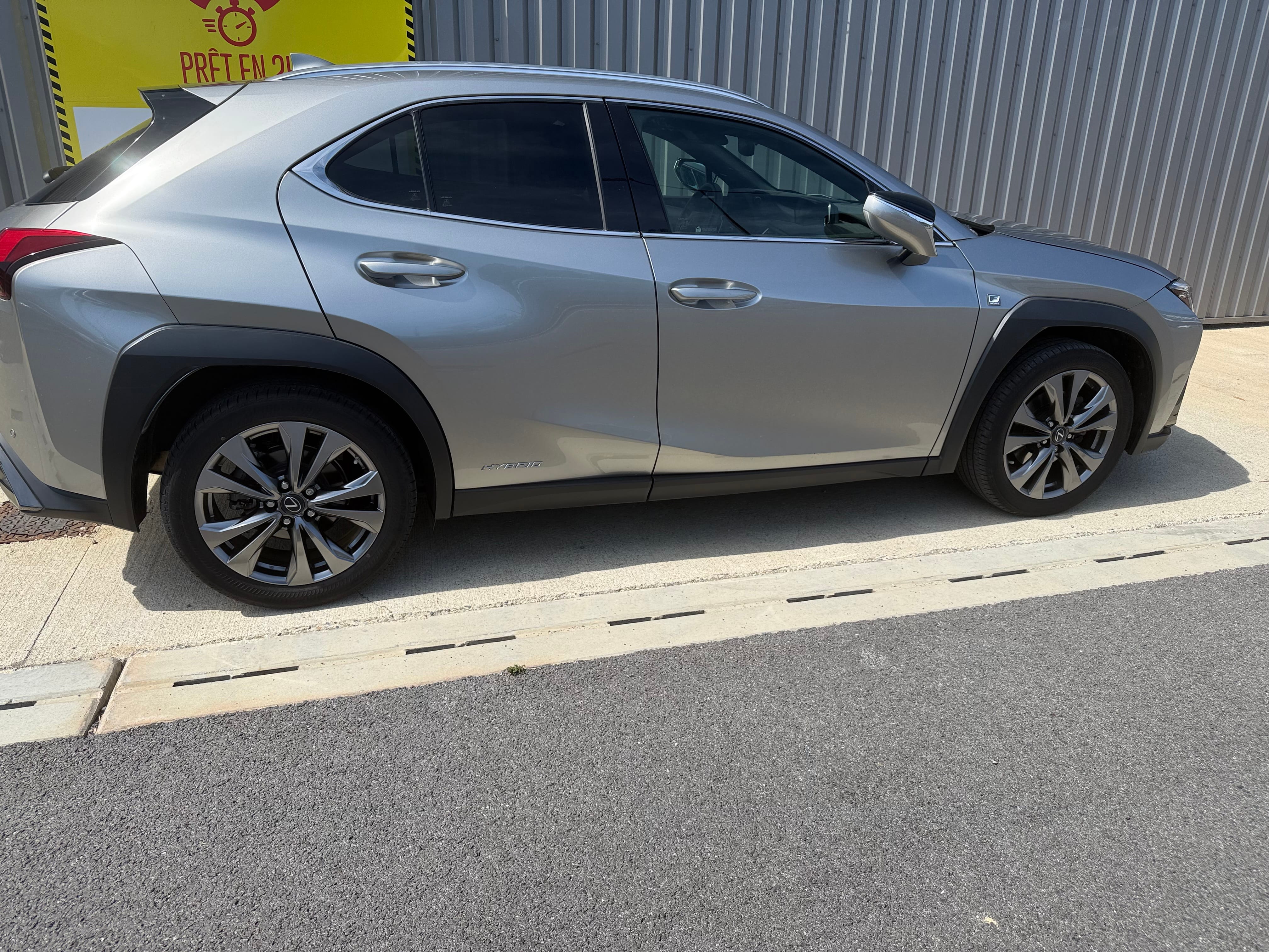 Lexus UX 250h 2.0l hybride 184cv avec Climatisation