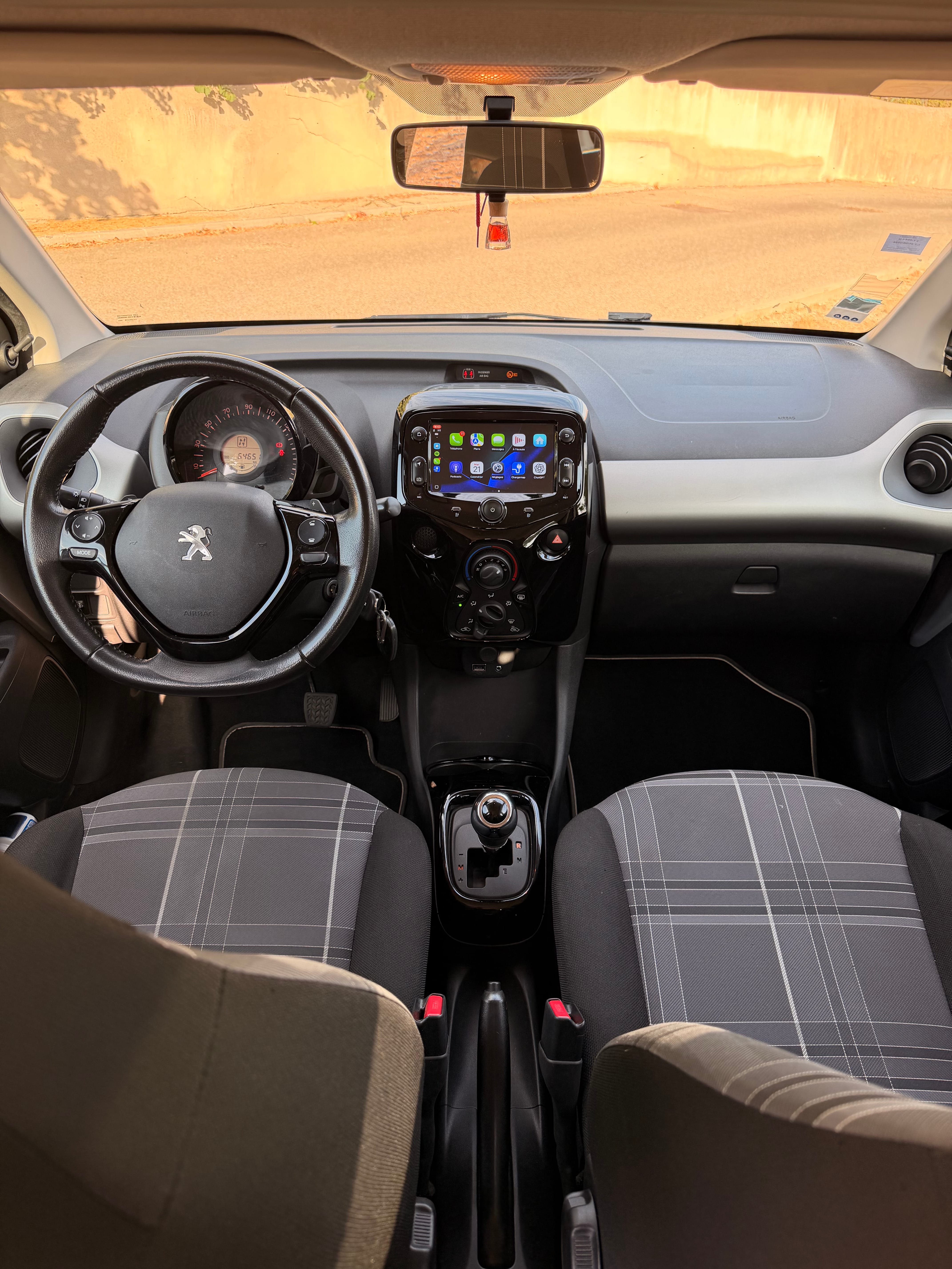 Peugeot 108 Cabriolet with Backup camera