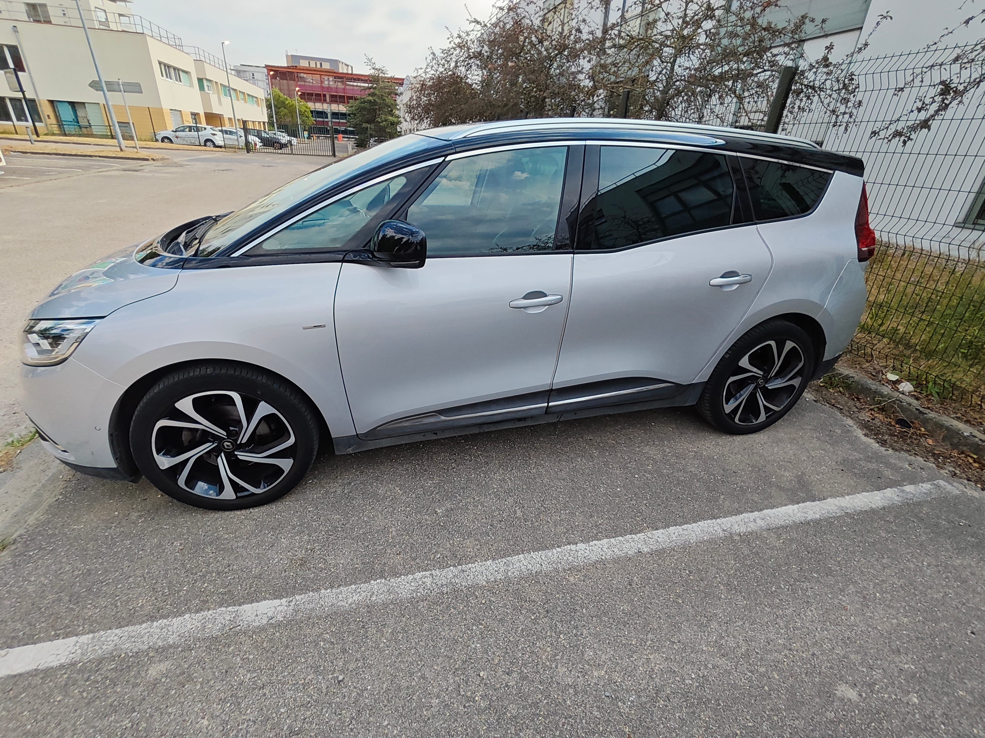 Renault Grand Scenic avec Climatisation