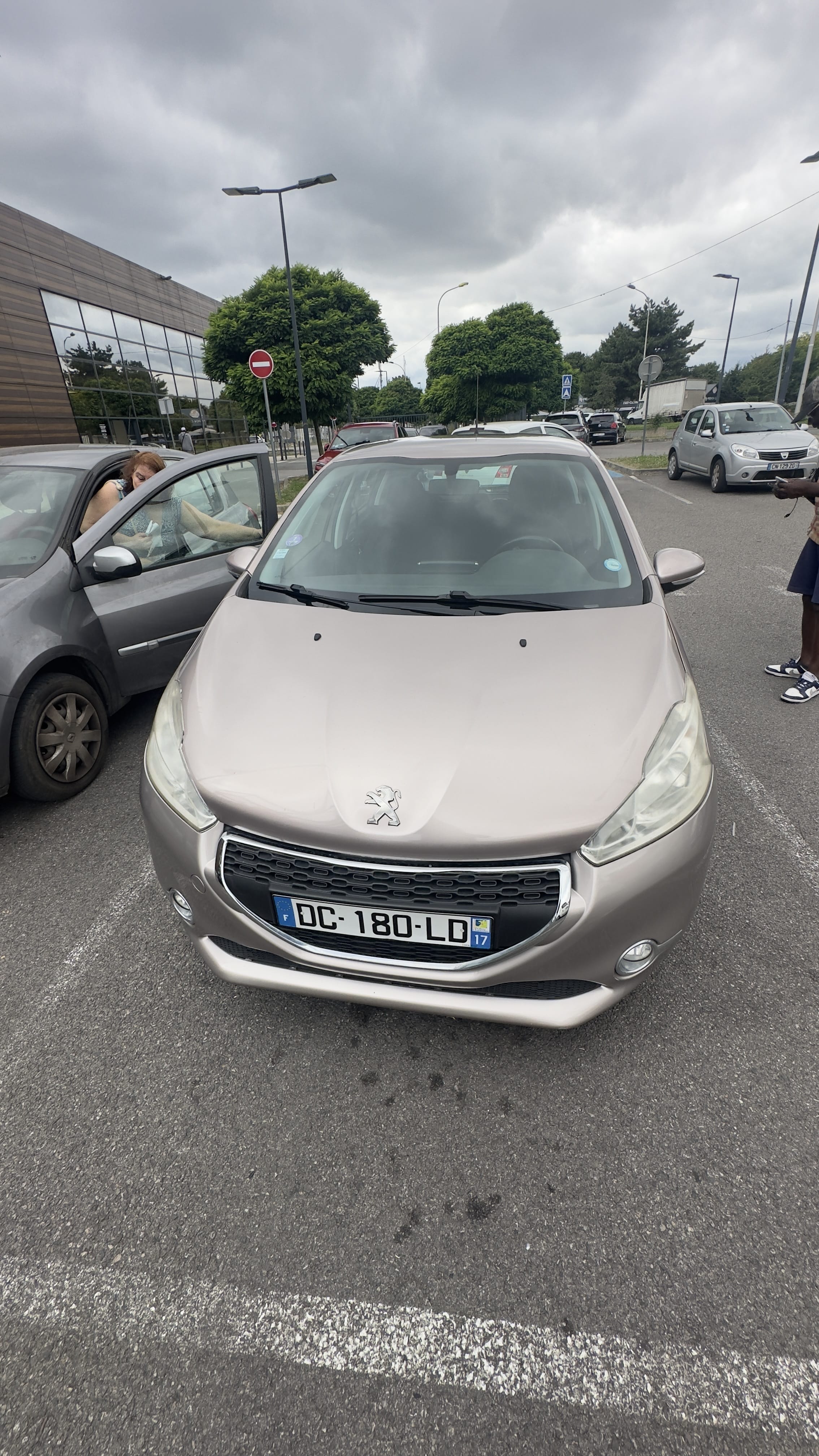 Peugeot 208 avec Entrée audio / iPod