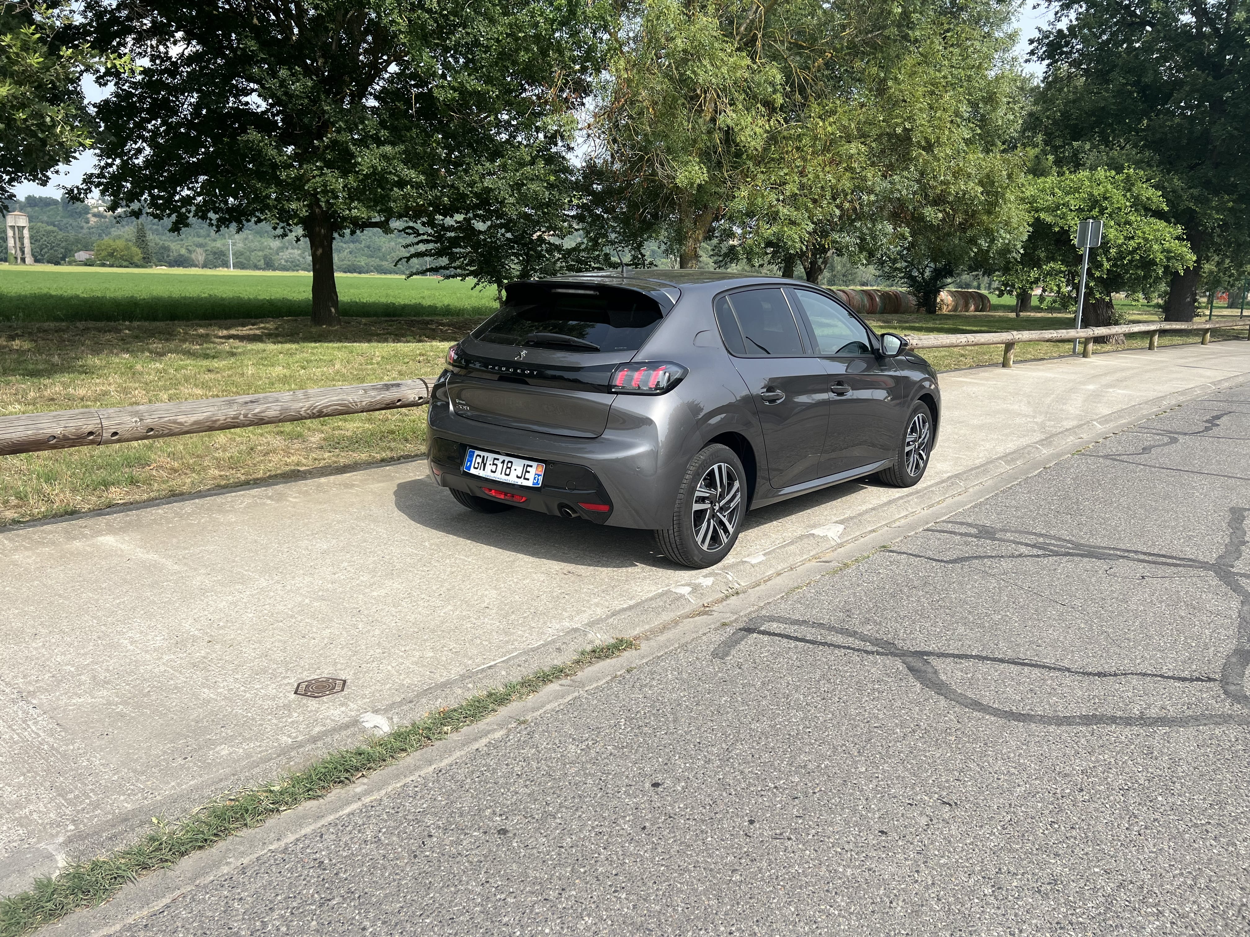 Peugeot 208 with Cruise control