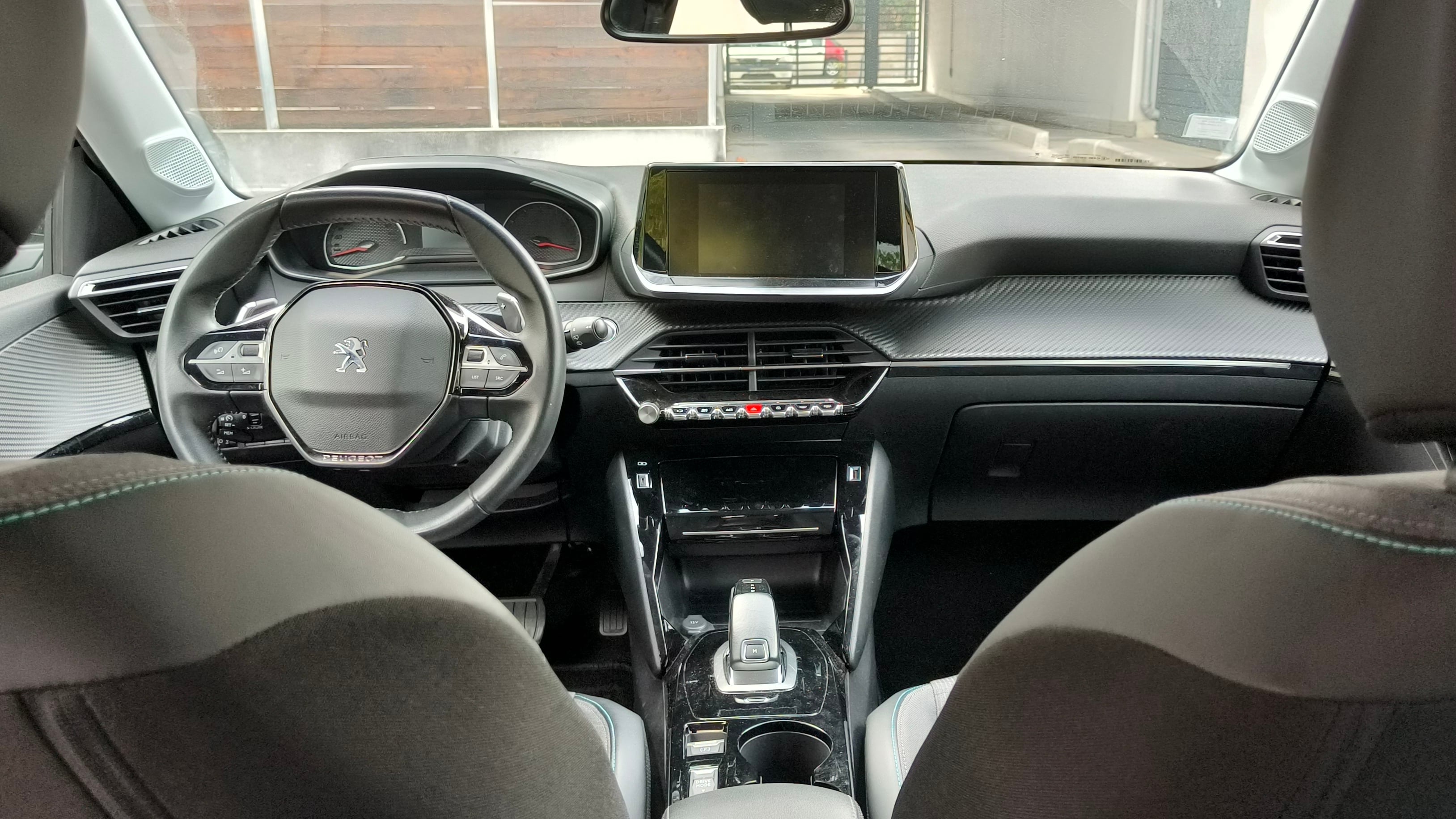 Peugeot 208 Allure • Boîte auto • CarPlay/Android Auto • Caméra de recul mit Rückfahrkamera