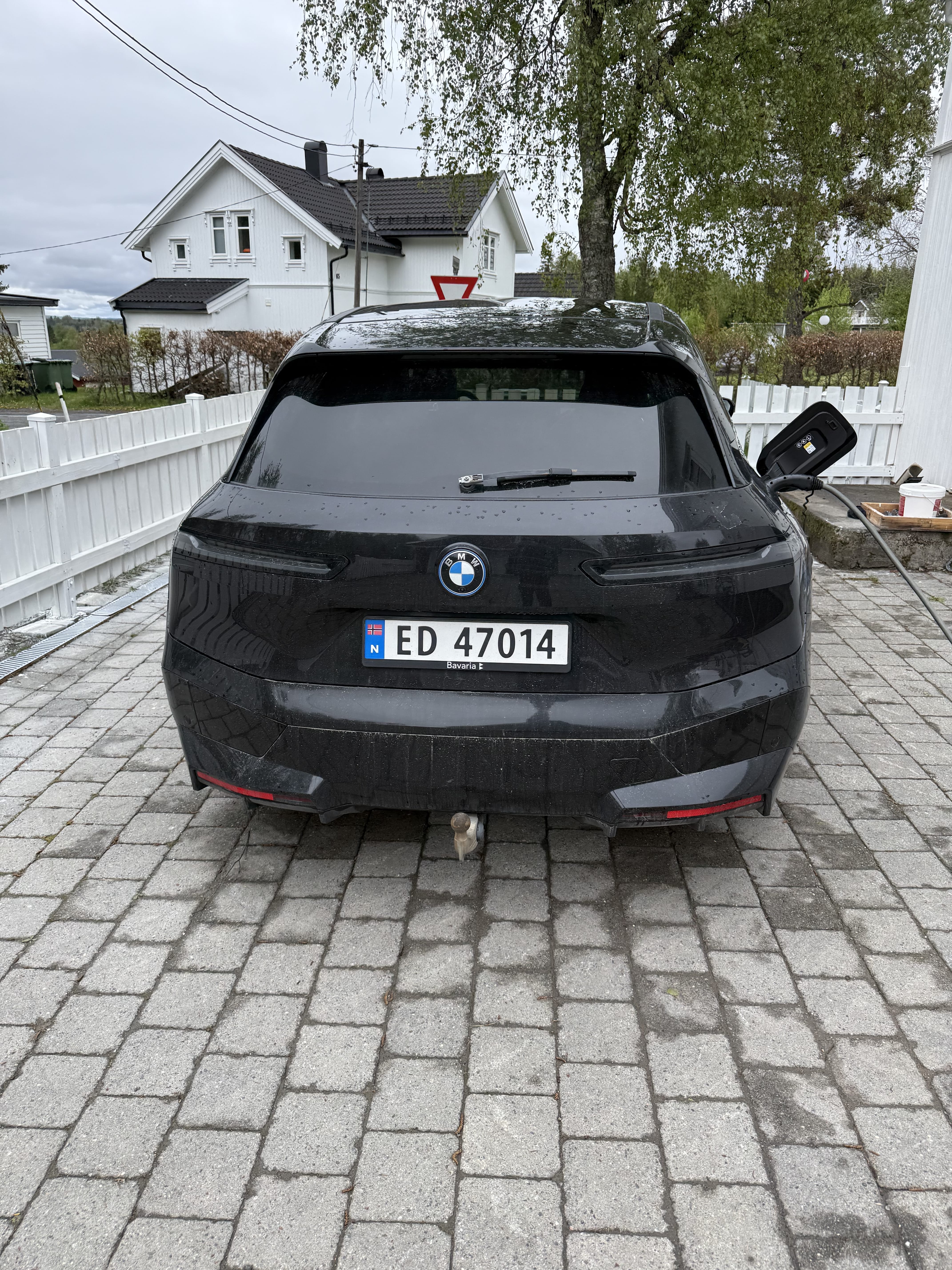 BMW iX xDrive40 with GPS