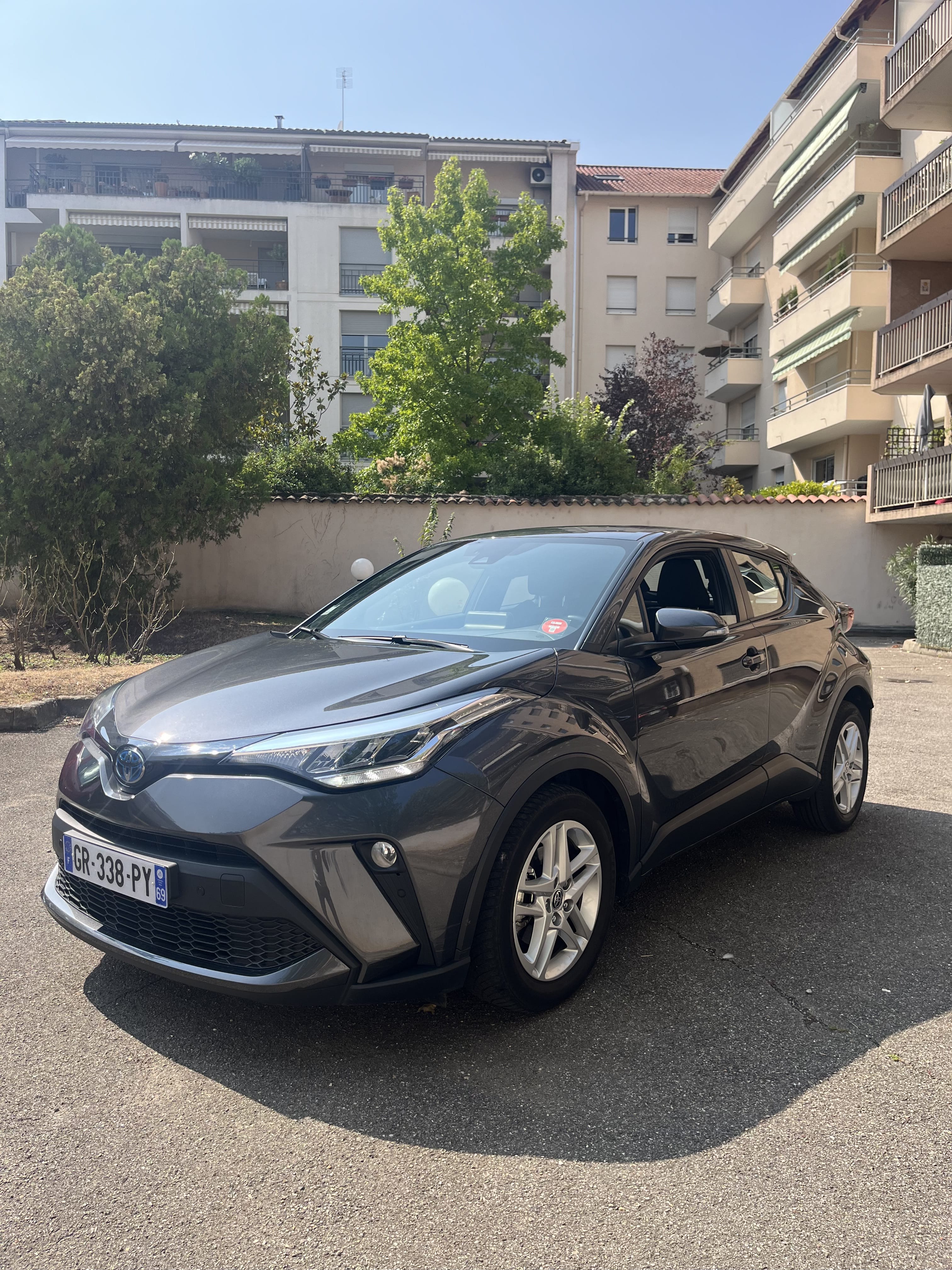 Toyota C-HR, 2023, Essence 98 / Électrique (hybride), automatique
