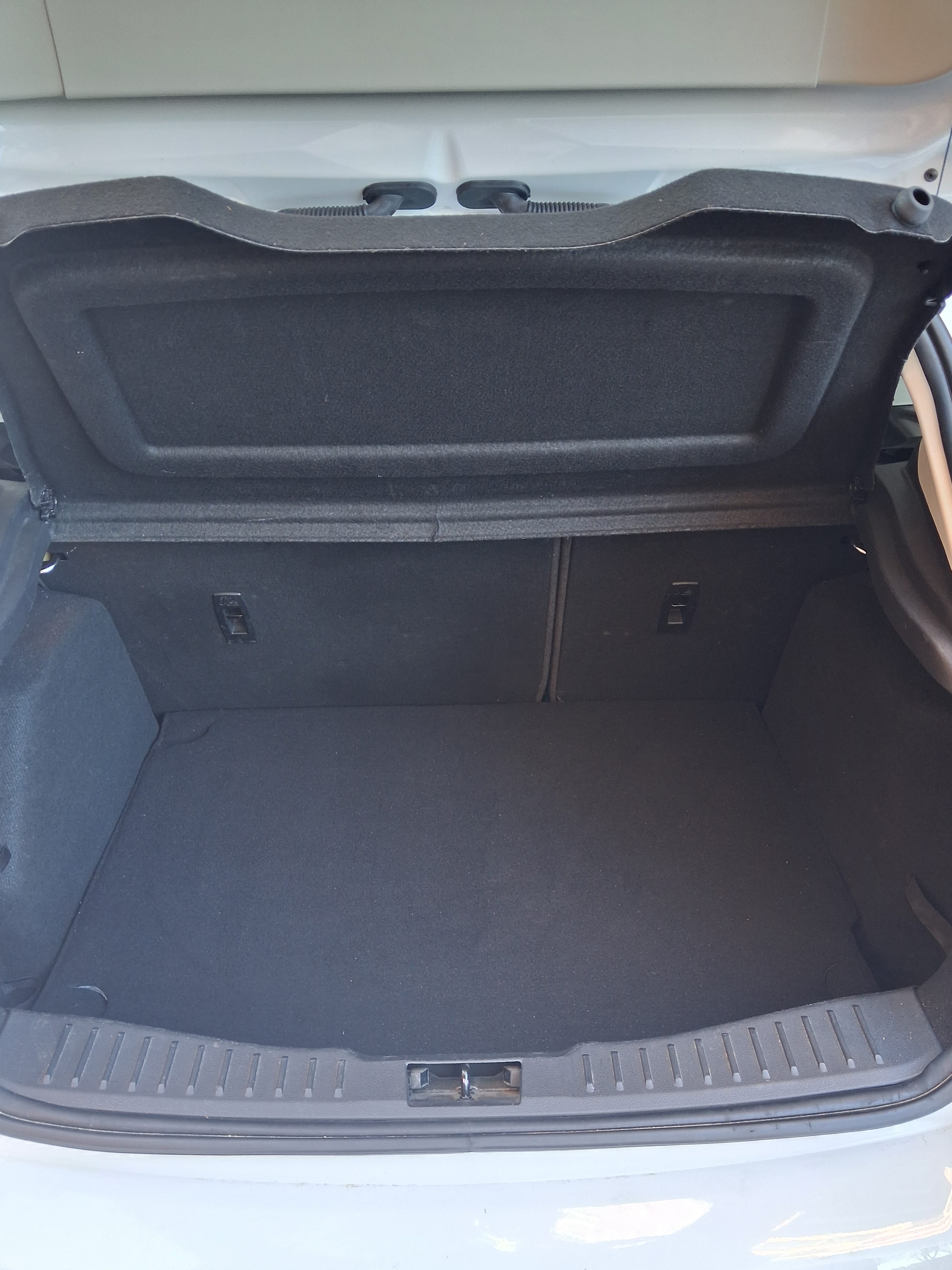Ford Focus Turnier 1.0 EcoBoost mit USB-Ladeanschlüsse