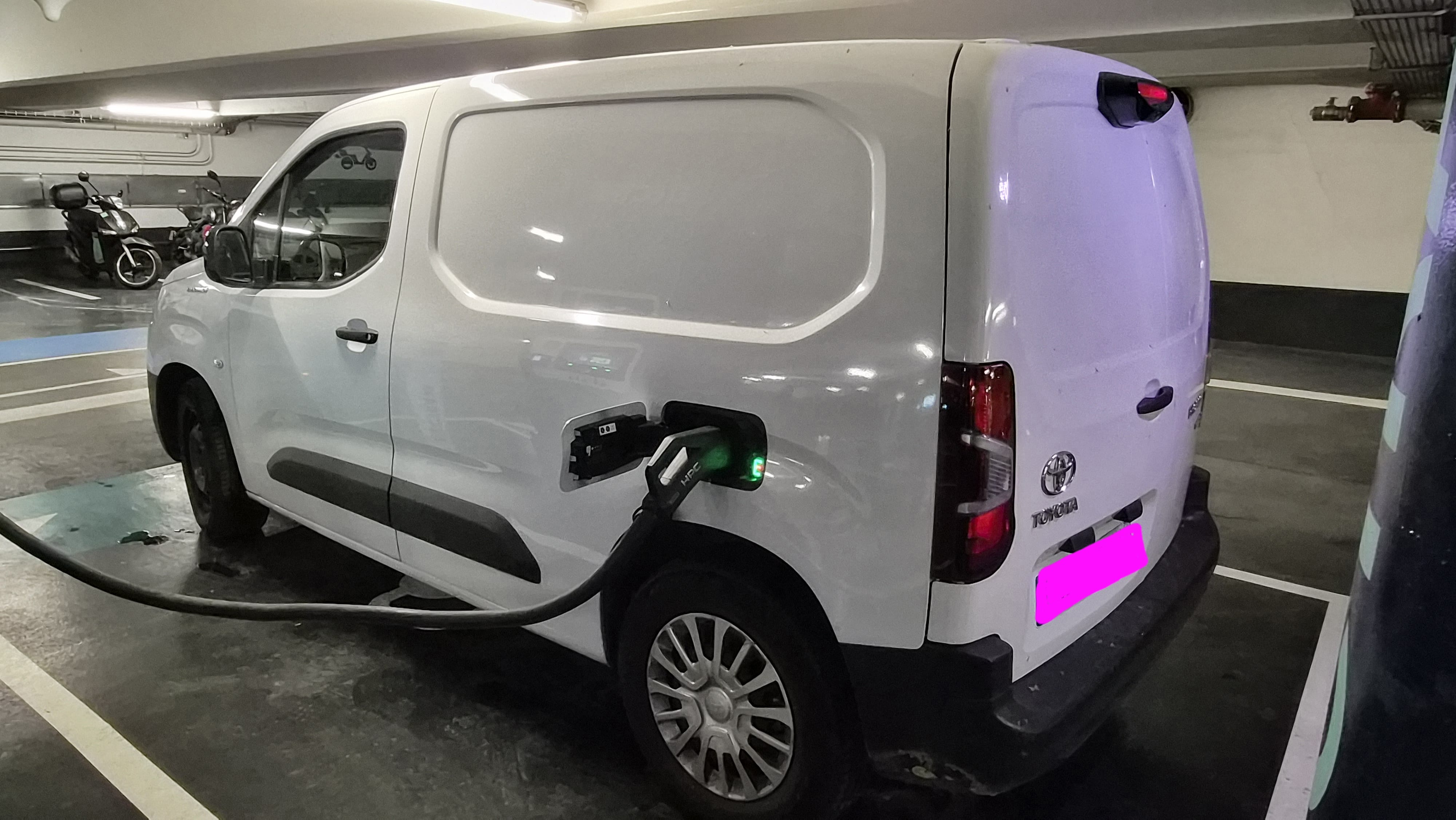 Toyota Proace City Electric (GN482VW) Medium Boite Auto 3.3m3, GPS,Clim,Carplay... avec Régulateur de vitesse