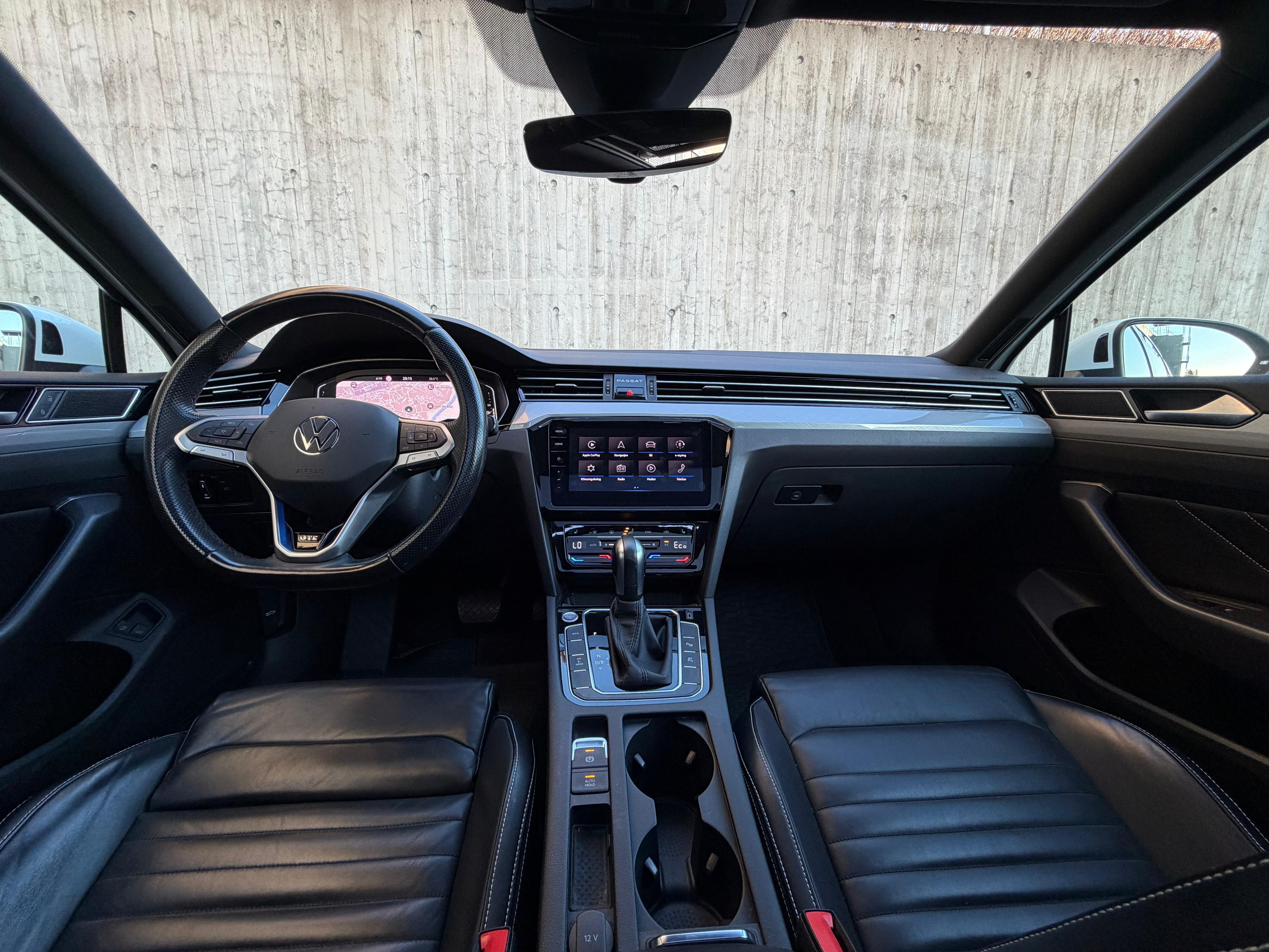 Volkswagen Passat SW GTE with Cruise control