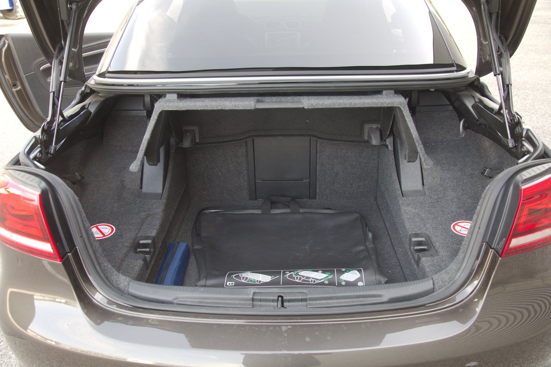 Volkswagen Eos Bluemotion finition CARAT avec Entrée audio / iPod