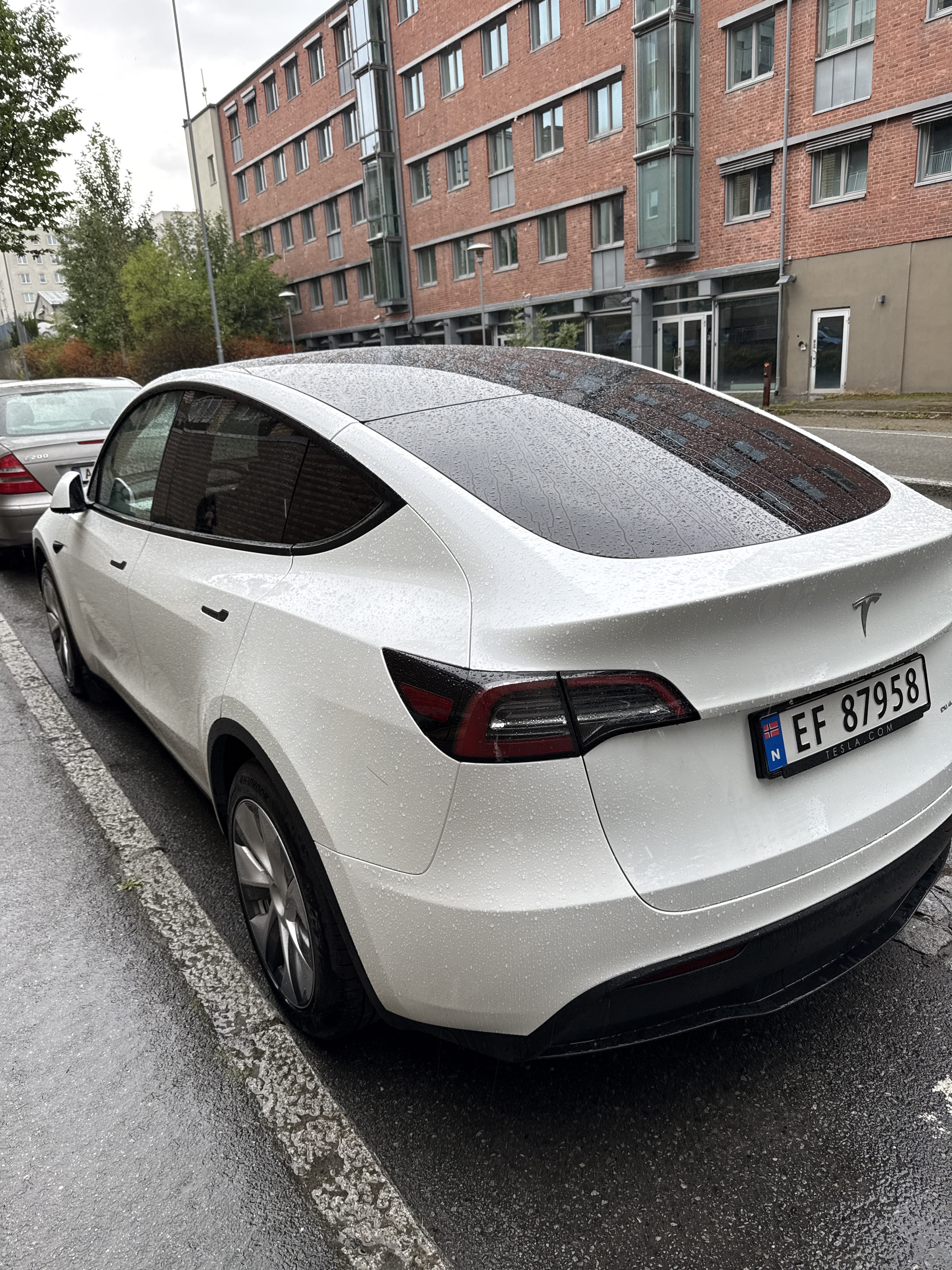 Tesla Model Y Long Range with GPS