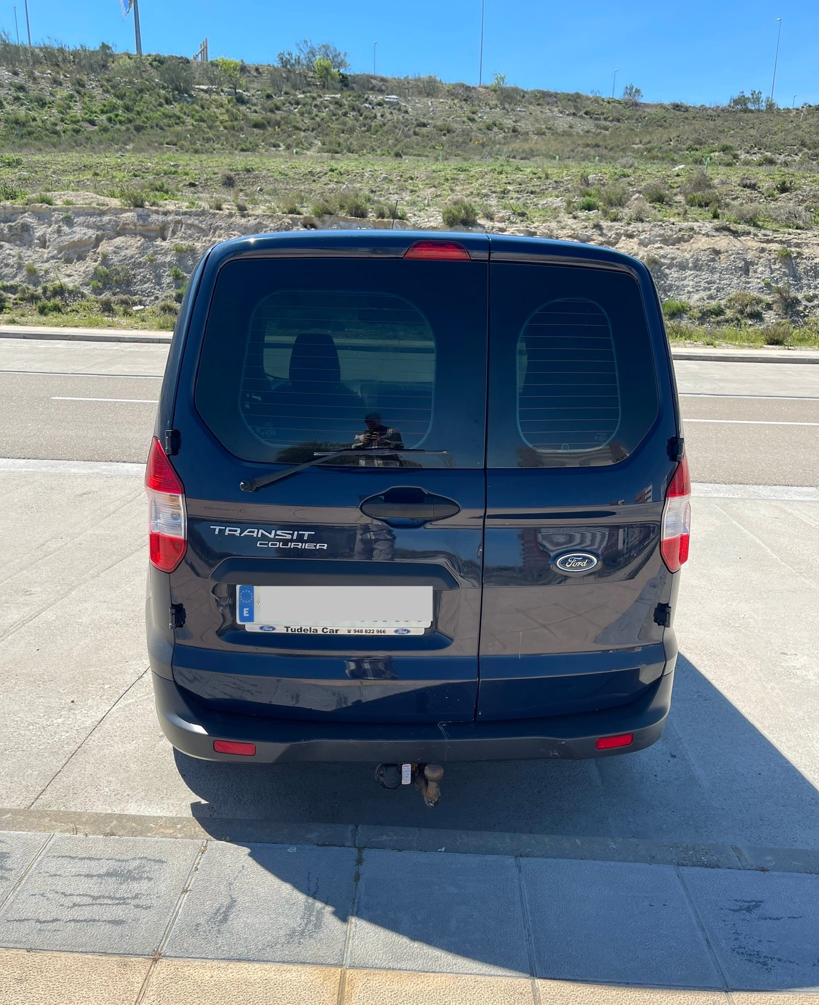 Ford Transit Courier Combi con Entrada de Audio/iPod