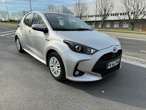 Toyota Yaris Hybride, 2021, Essence 95 / Electric (hybrid), automatic