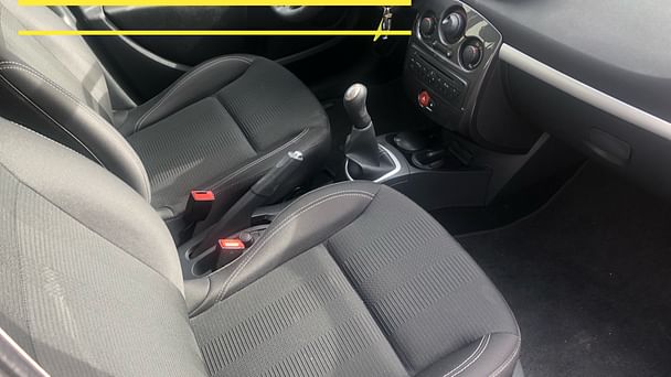 Renault Clio Louez la Renault Clio Essence – Sécurité, Confort et Économie !