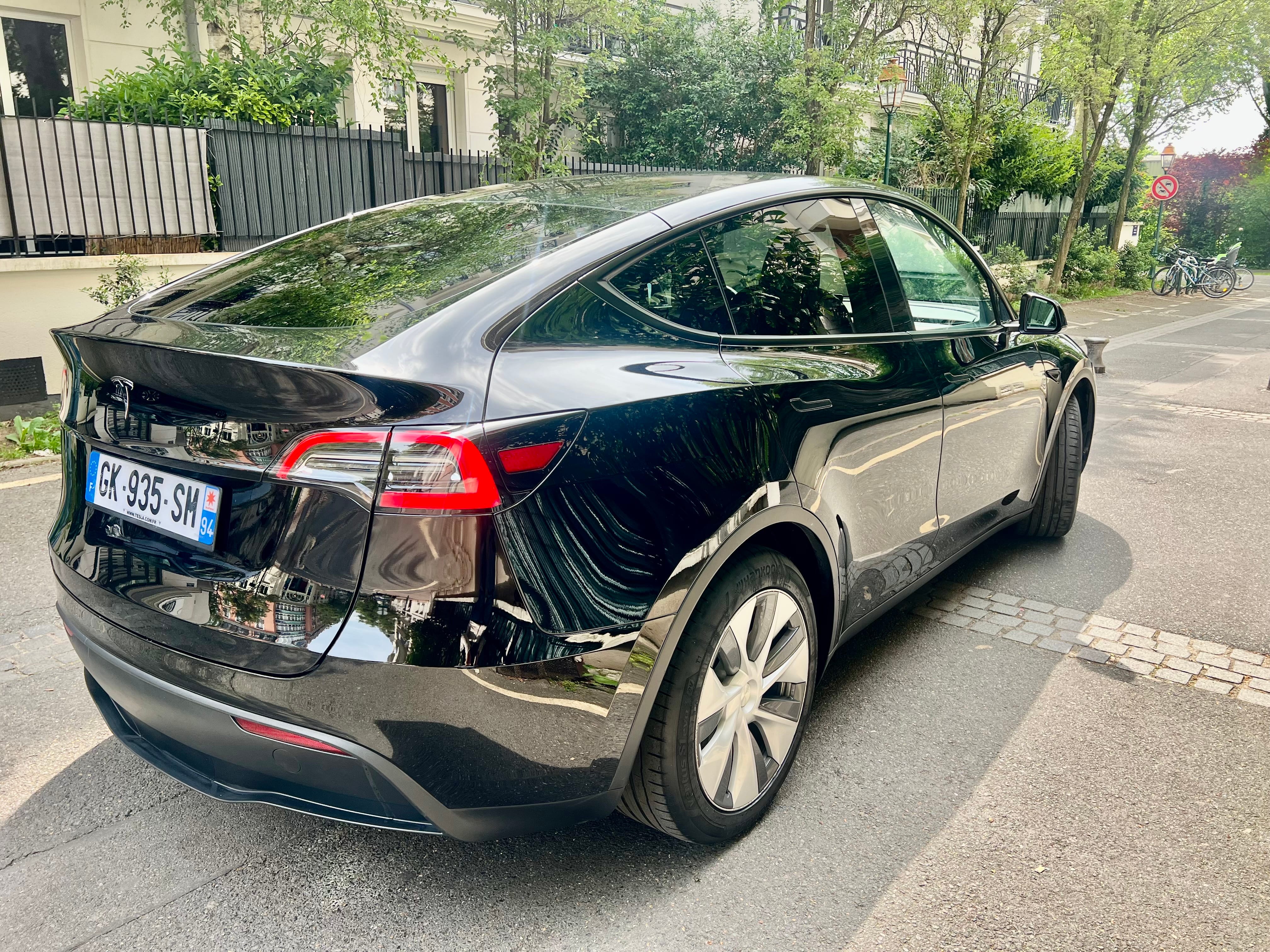 Tesla Model Y avec GPS
