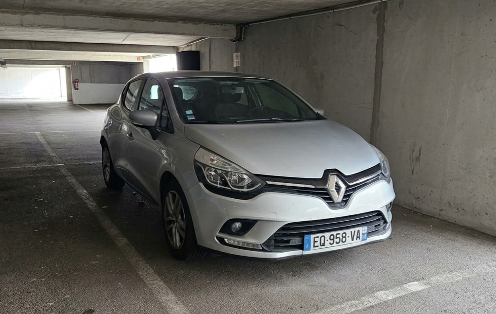 Renault Clio EQ958VA avec Entrée audio / iPod