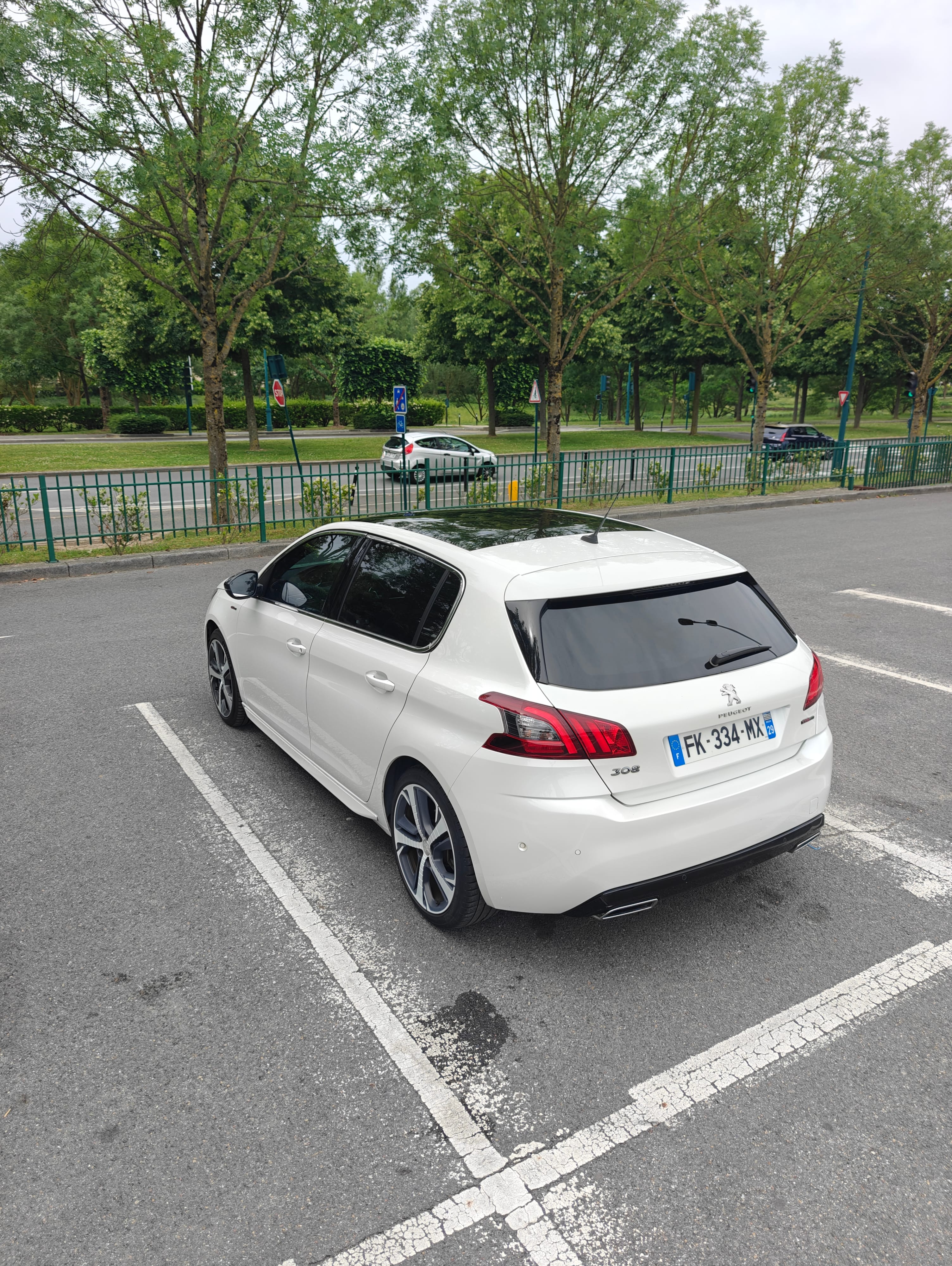 Peugeot 308 GT Line Auto Full option avec Caméra de recul