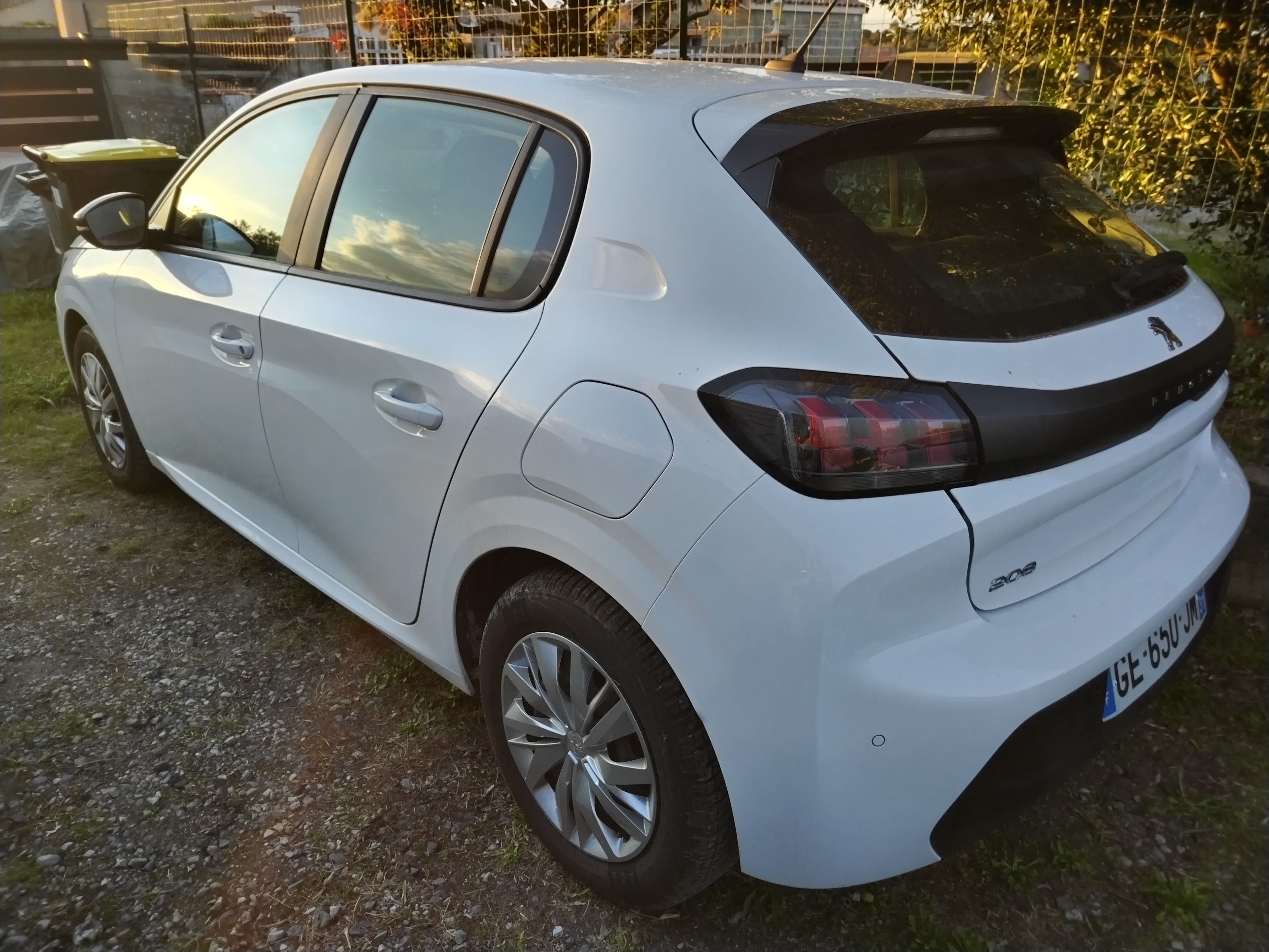 Peugeot 208 avec GPS