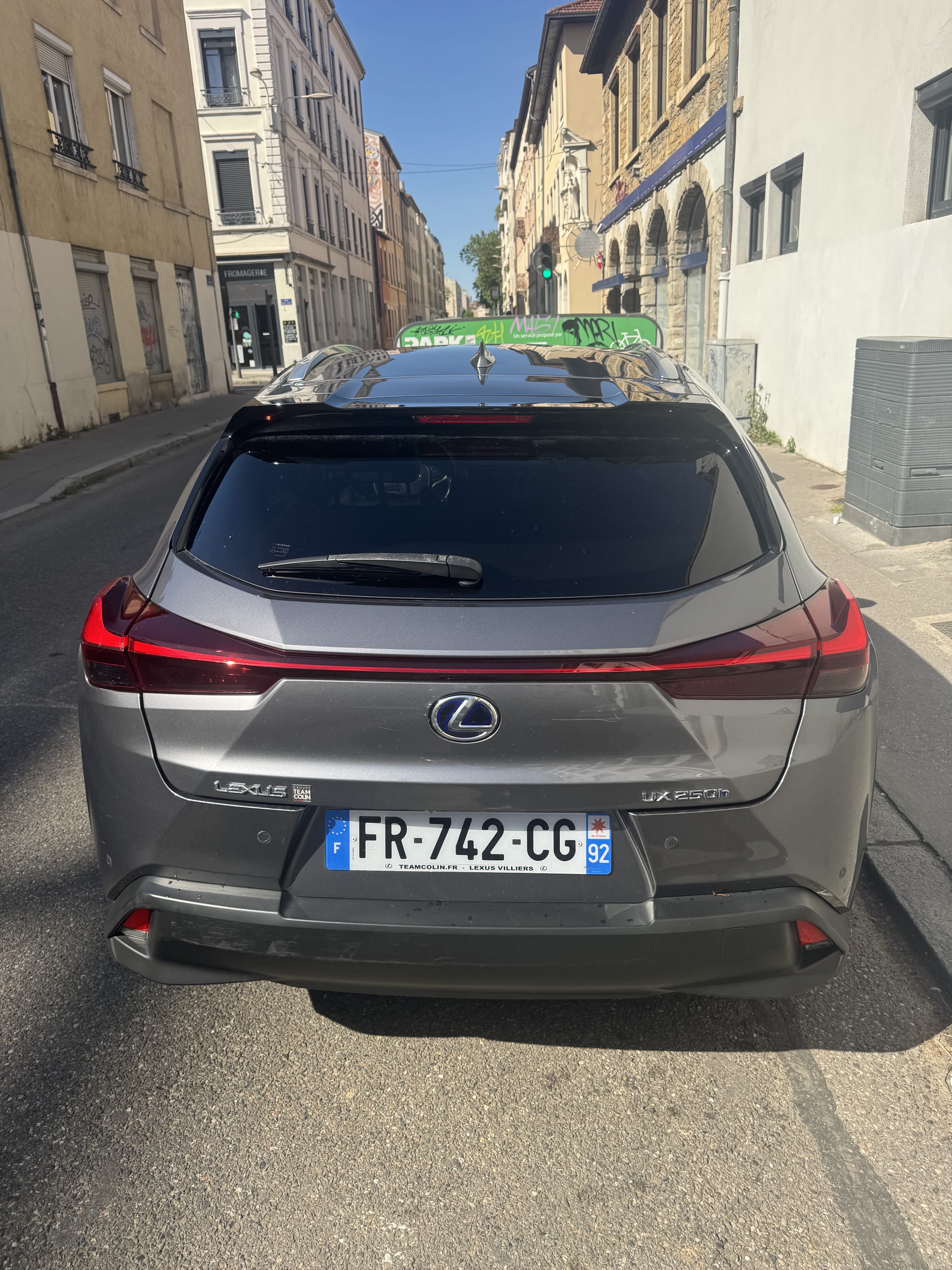 Lexus UX 250h avec Caméra de recul