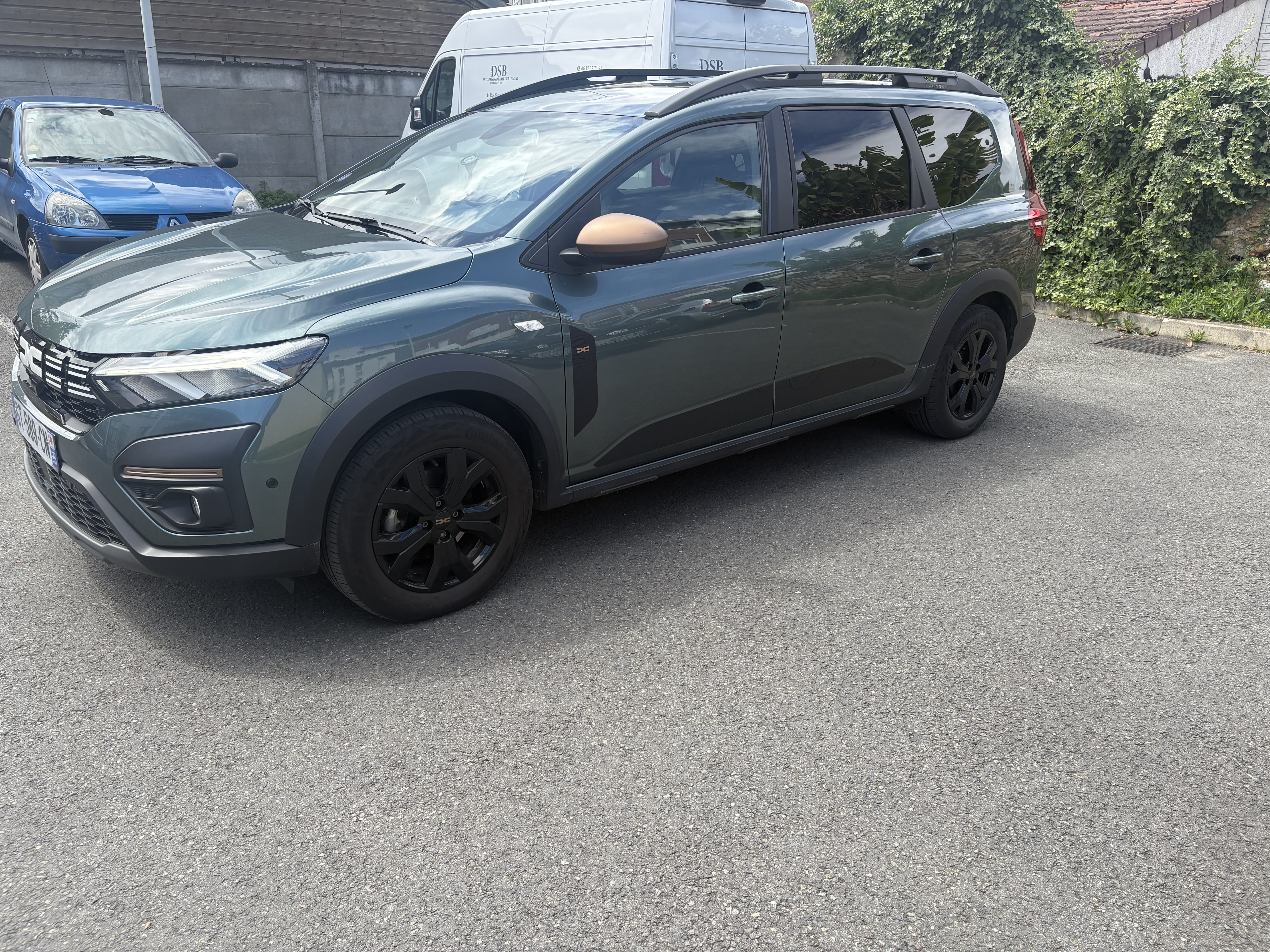 Dacia Jogger, 2023, Essence 95 / Électrique (hybride), automatique, 7 places