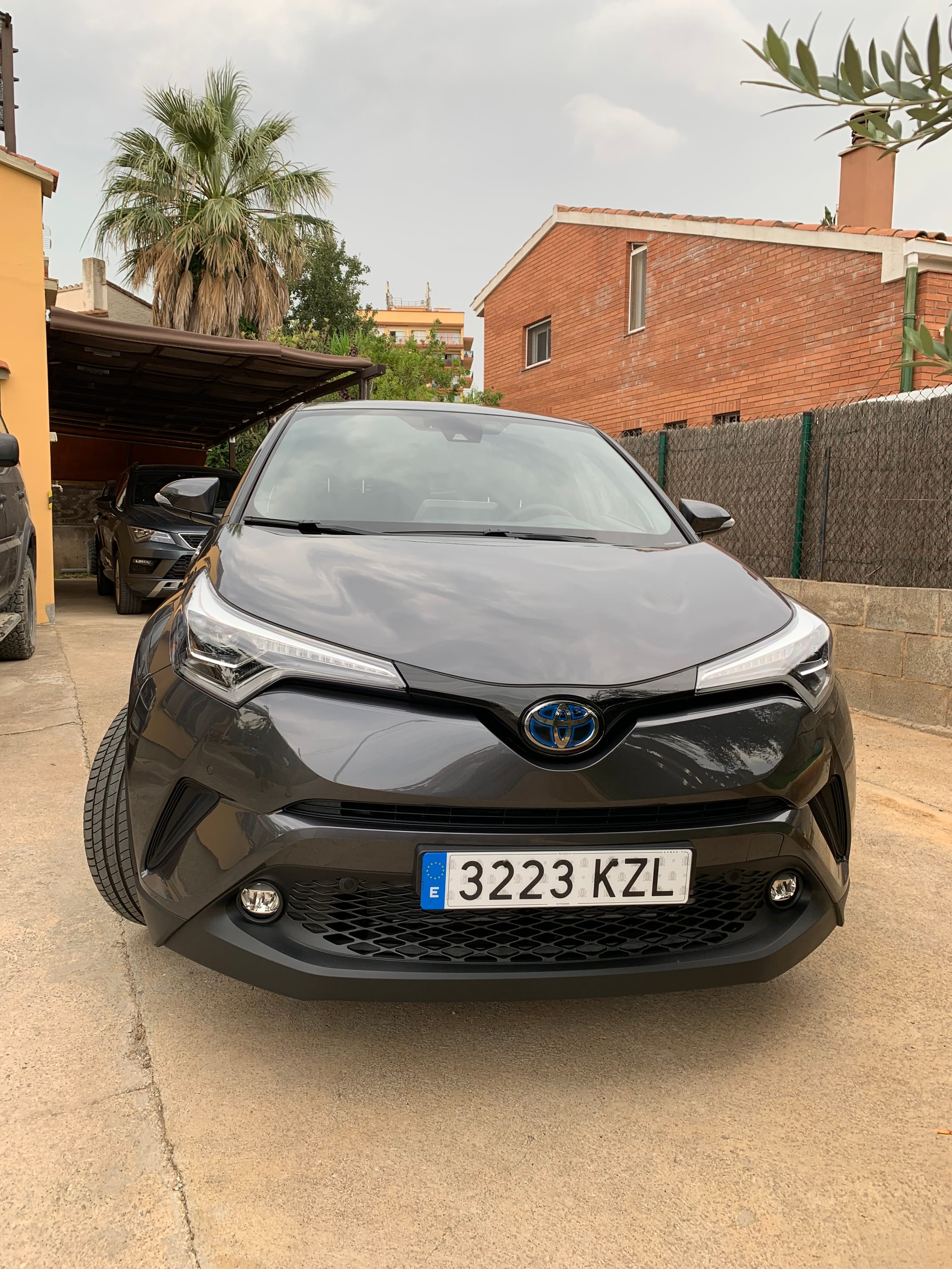 Toyota C-HR Hybrid, 2019, Gasolina 95 / Eléctrico (híbrido), Automático