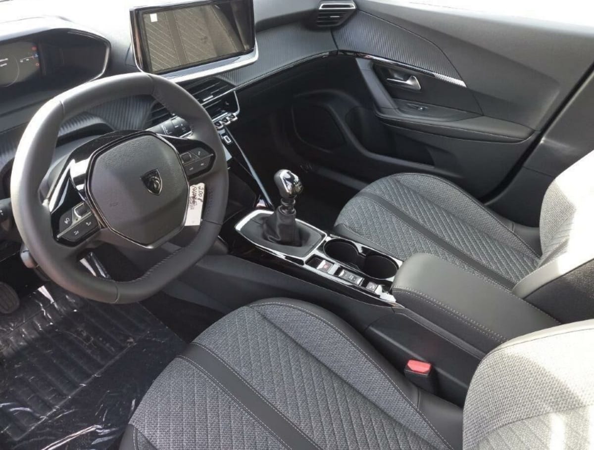 Peugeot 2008 avec Entrée audio / iPod