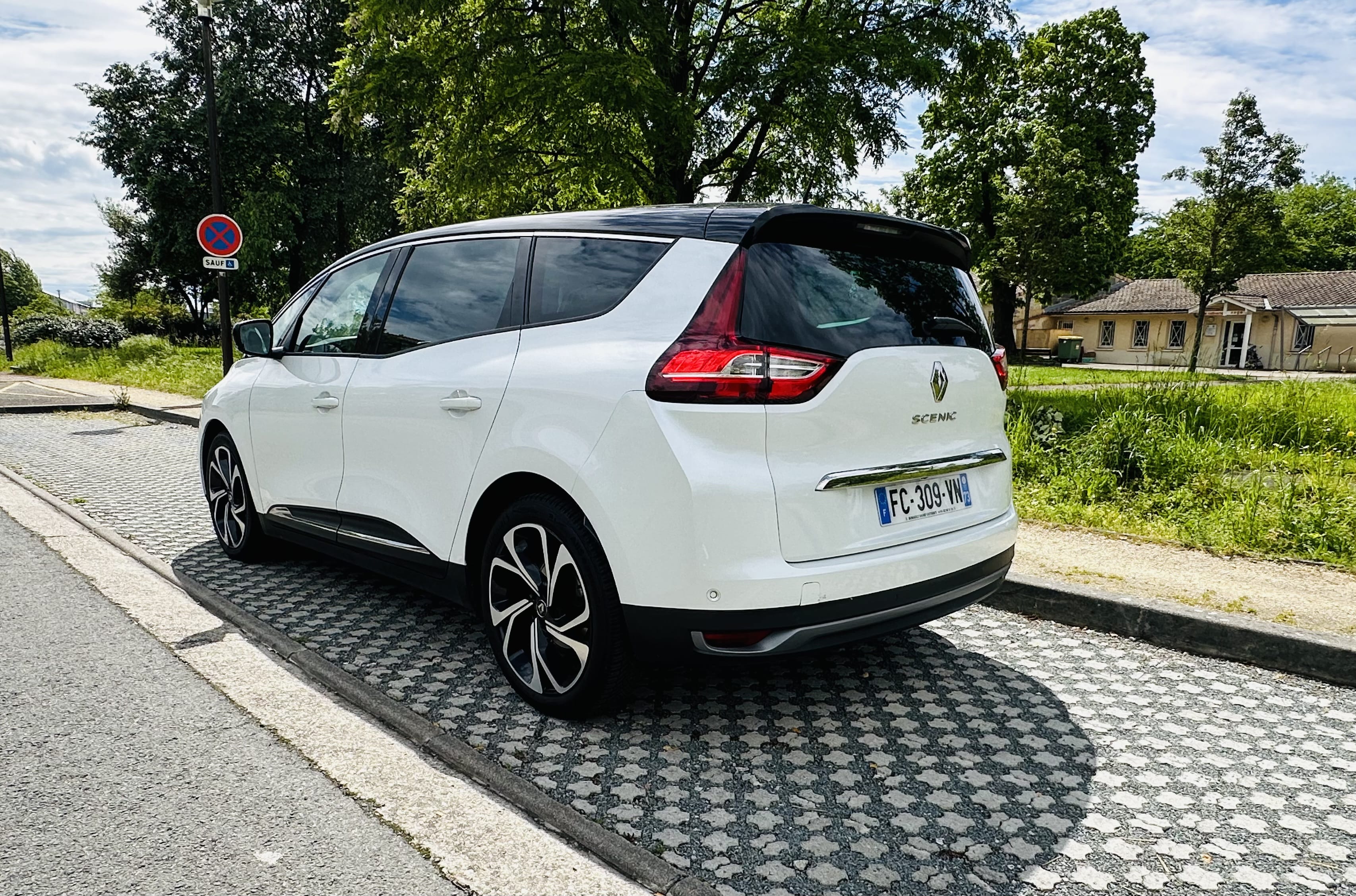 Renault Grand Scenic avec GPS
