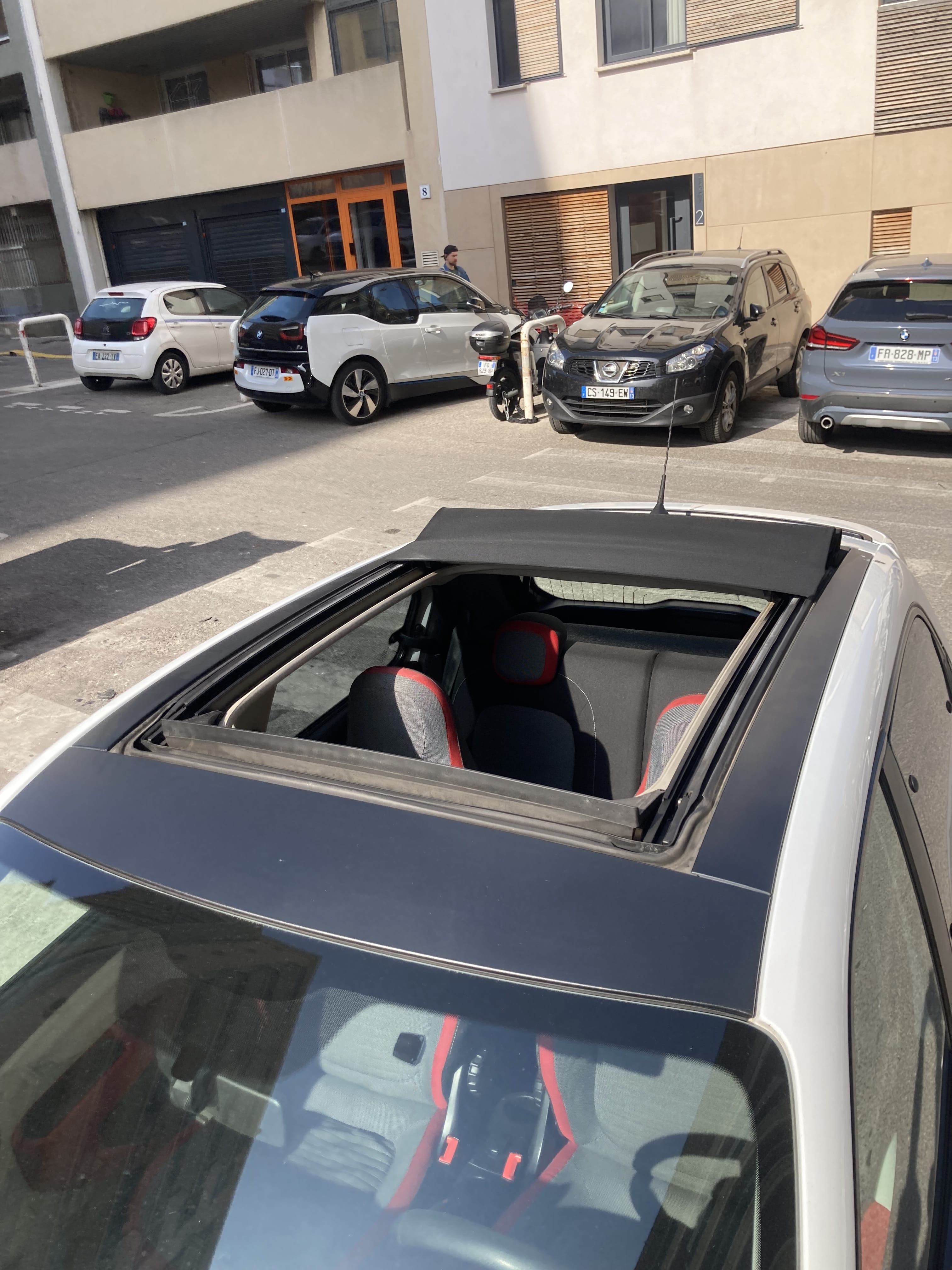 Renault Twingo III : cabriolet, stat. gratuit, métro Perier met GPS