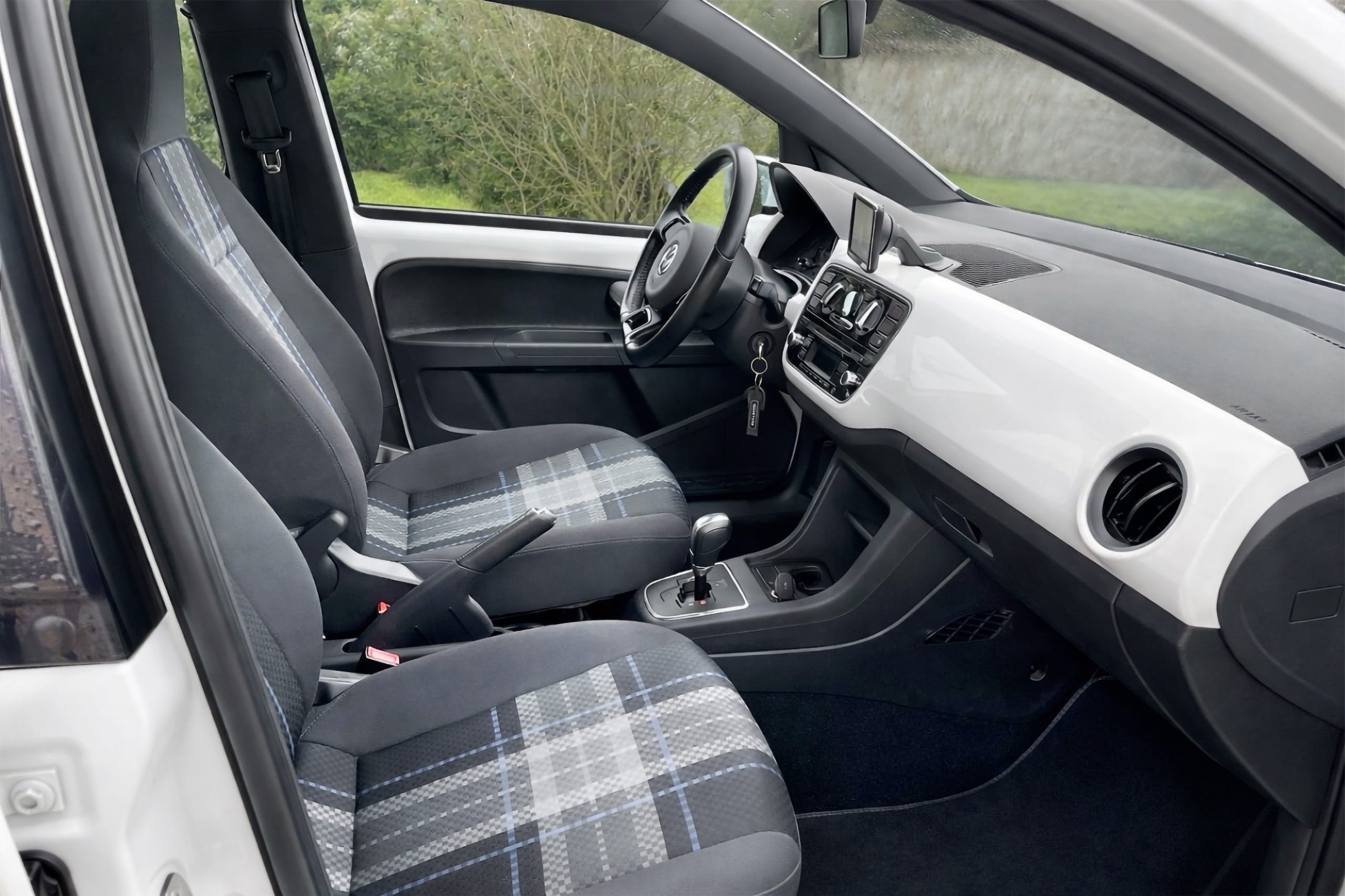 Volkswagen Up! 1.0 60 CV Automatique 4 places avec Pneus neige