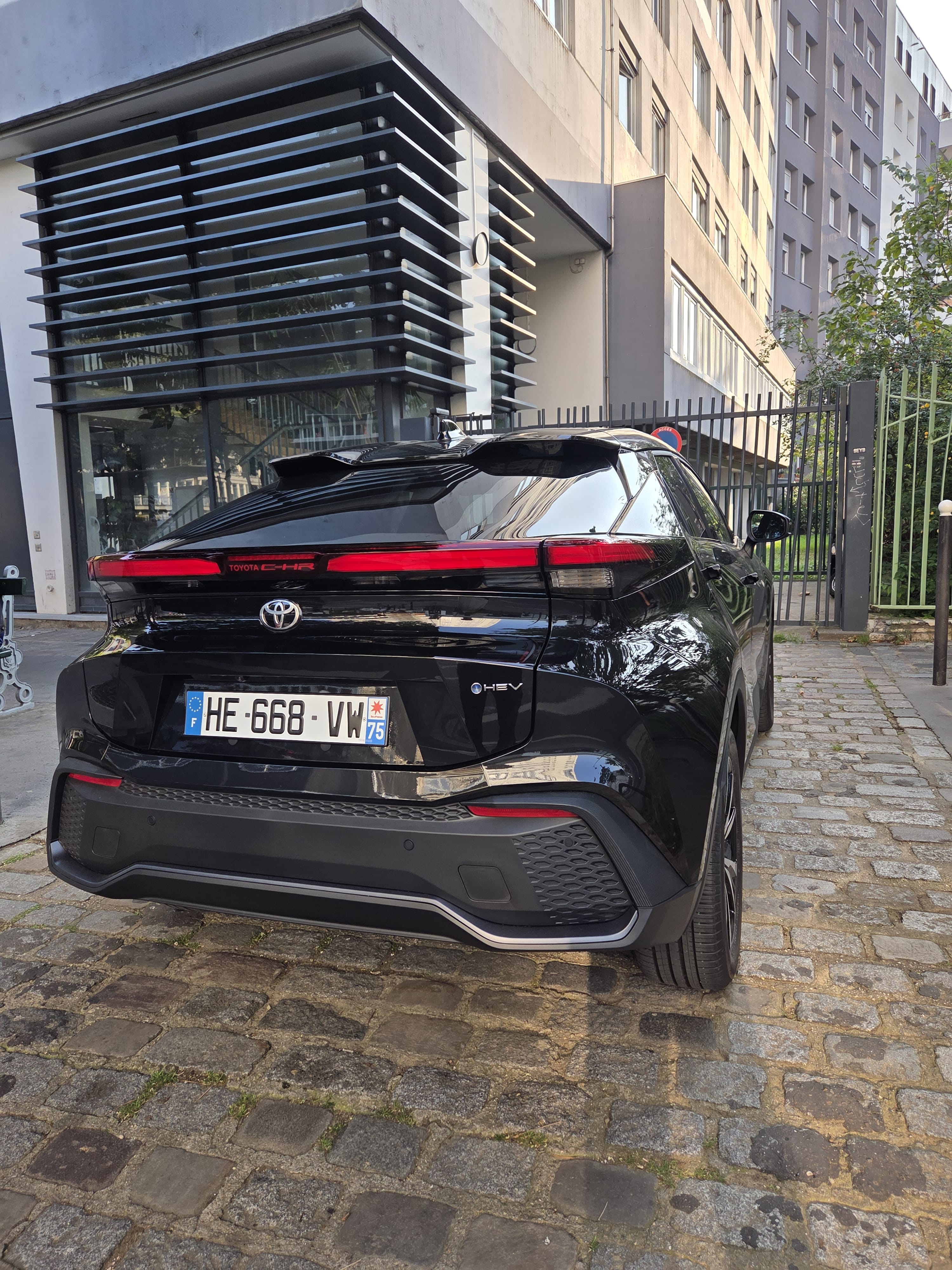 Toyota C-HR Hybrid avec GPS