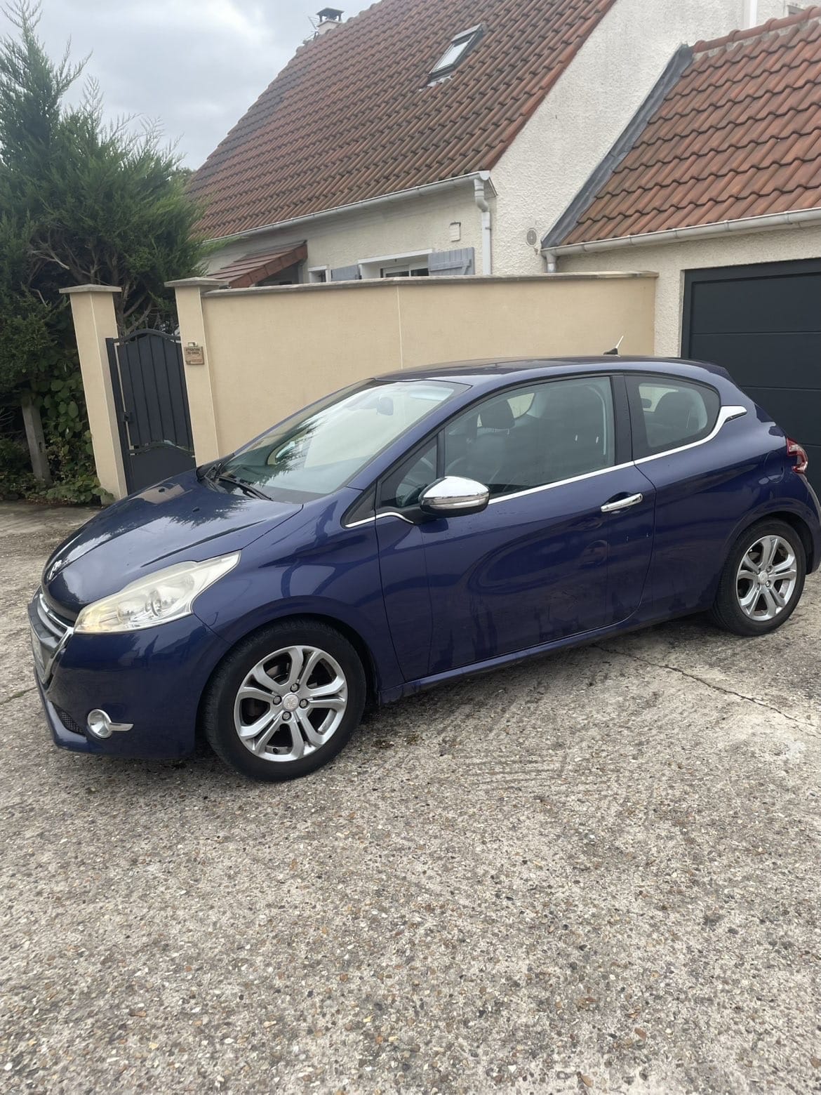 Peugeot 208, 2012, Essence 95
