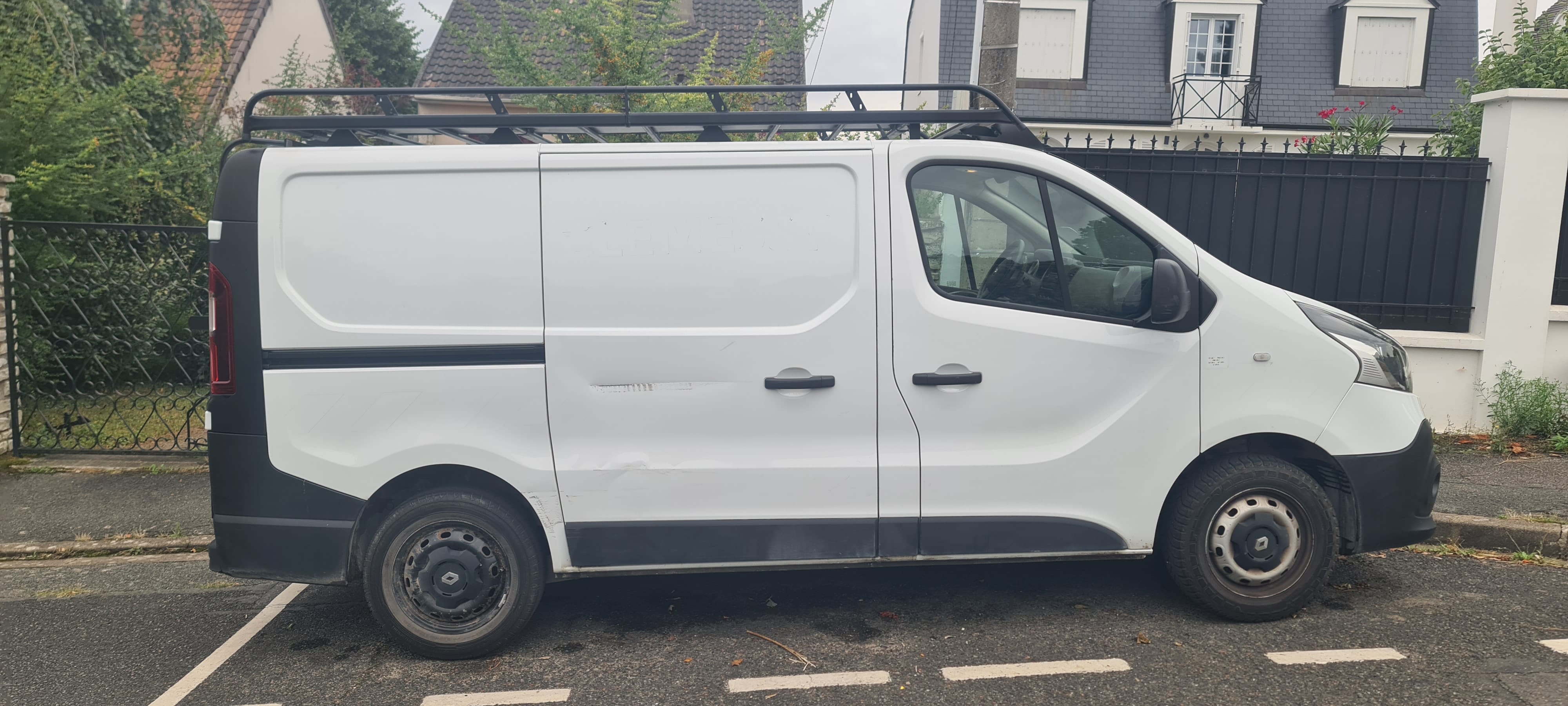 Renault Trafic avec Coffre de toit