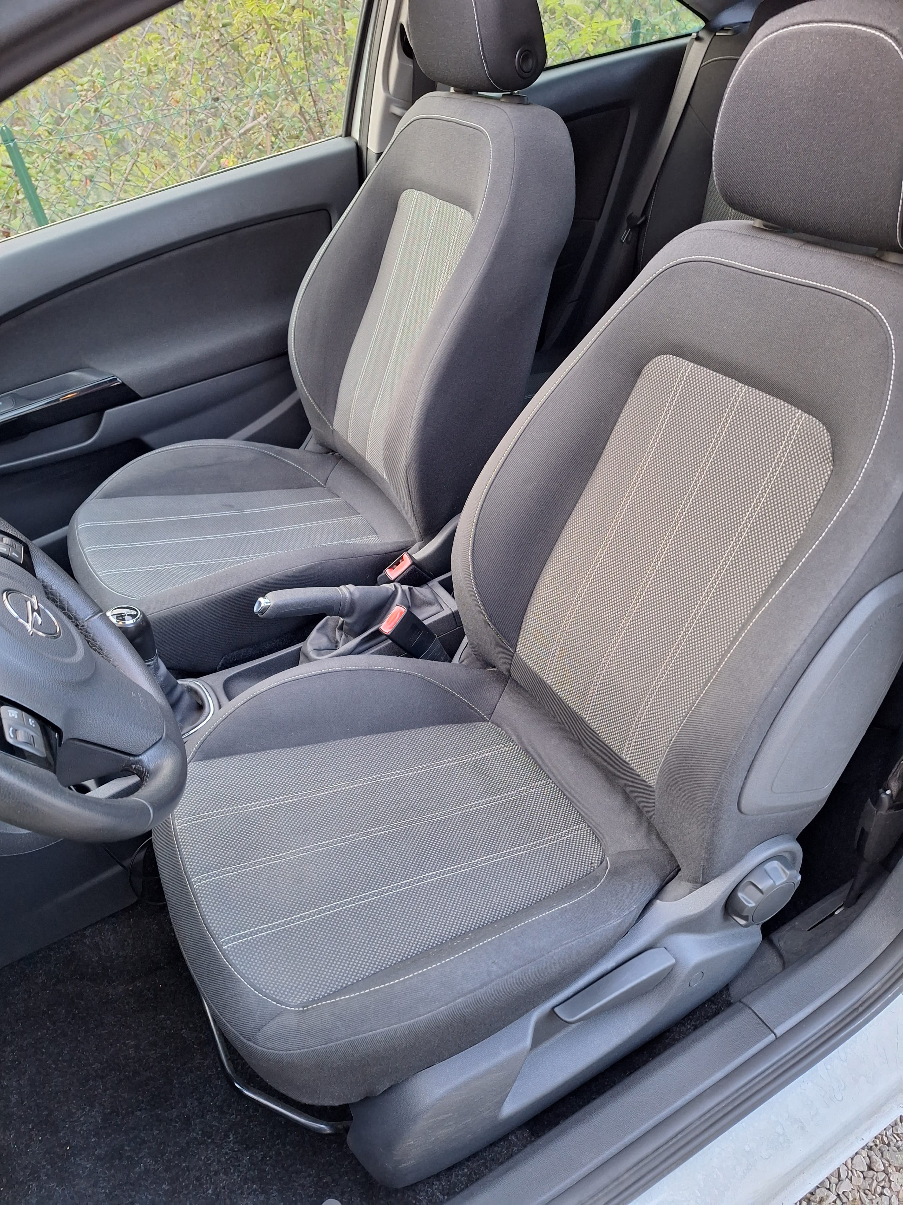 Opel Corsa 1.0 120 with Air conditioning