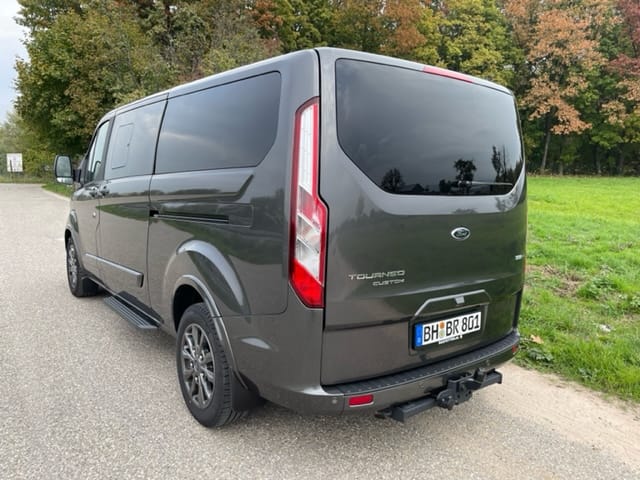 Ford Tourneo Custom 8 Plätze  2.0  150 Ps