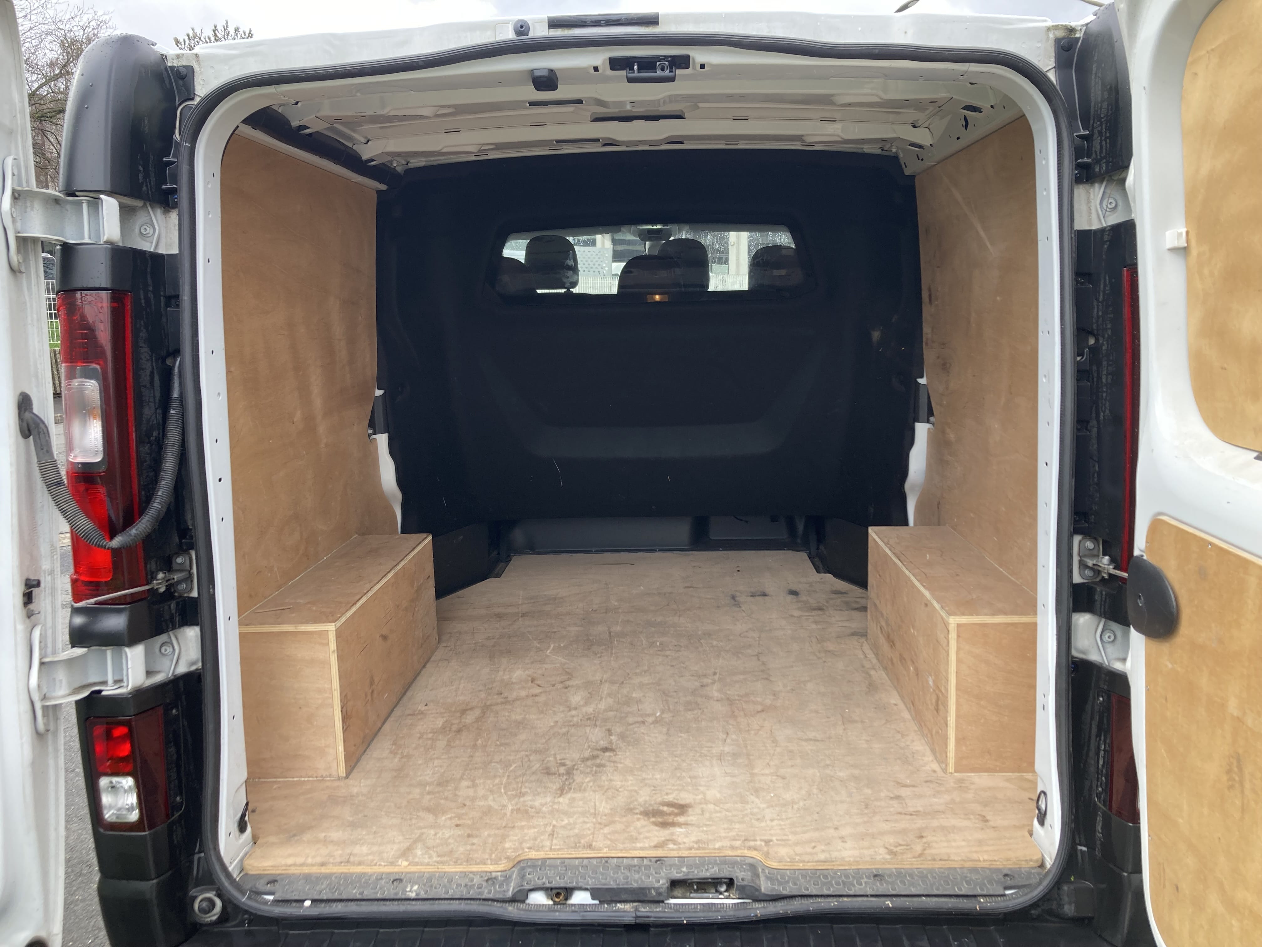 Renault Trafic Passenger 6 Places et 4 M3 + Chaînes avec Audio Bluetooth