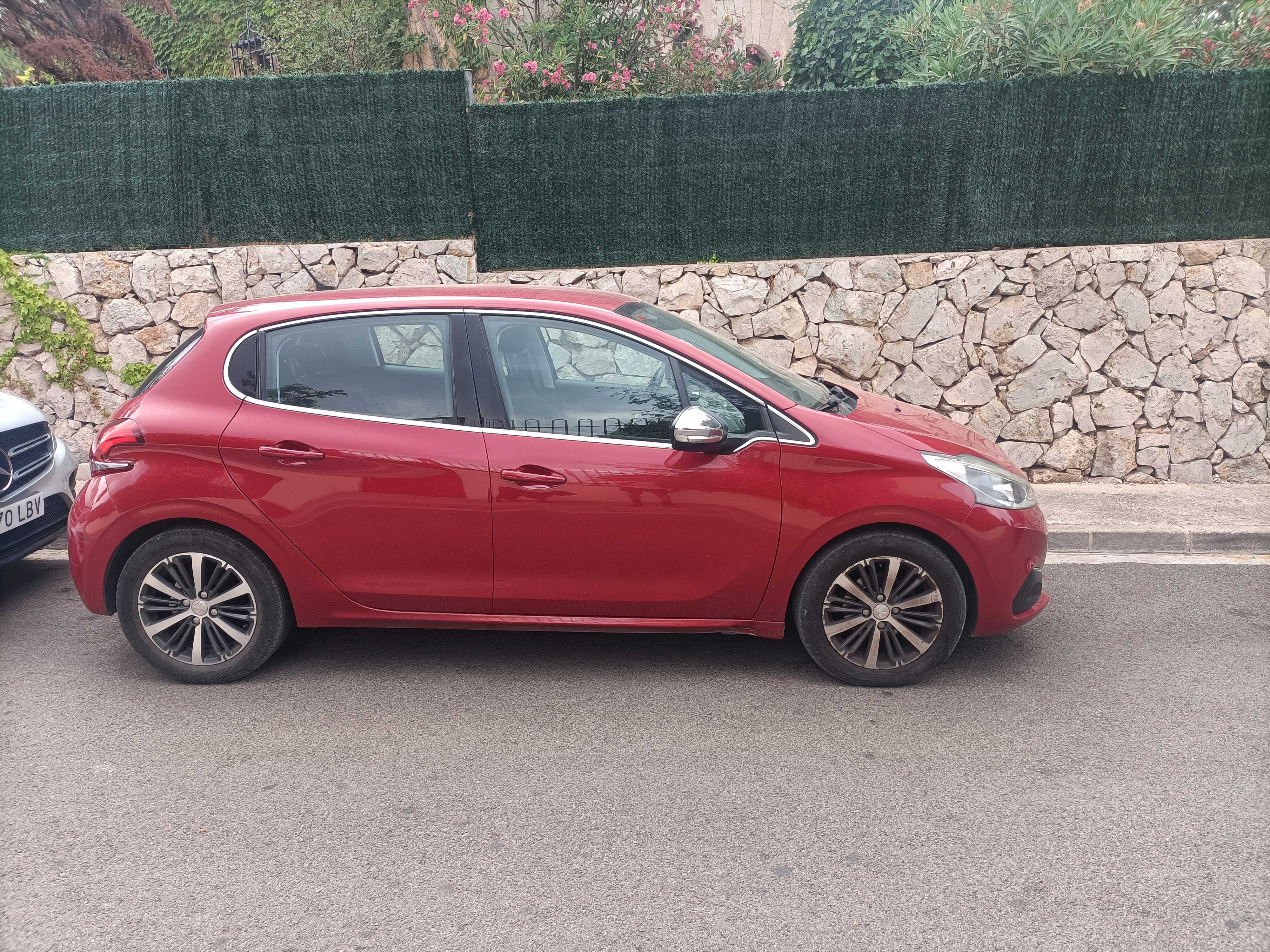 Peugeot 208 con Aire acondicionado