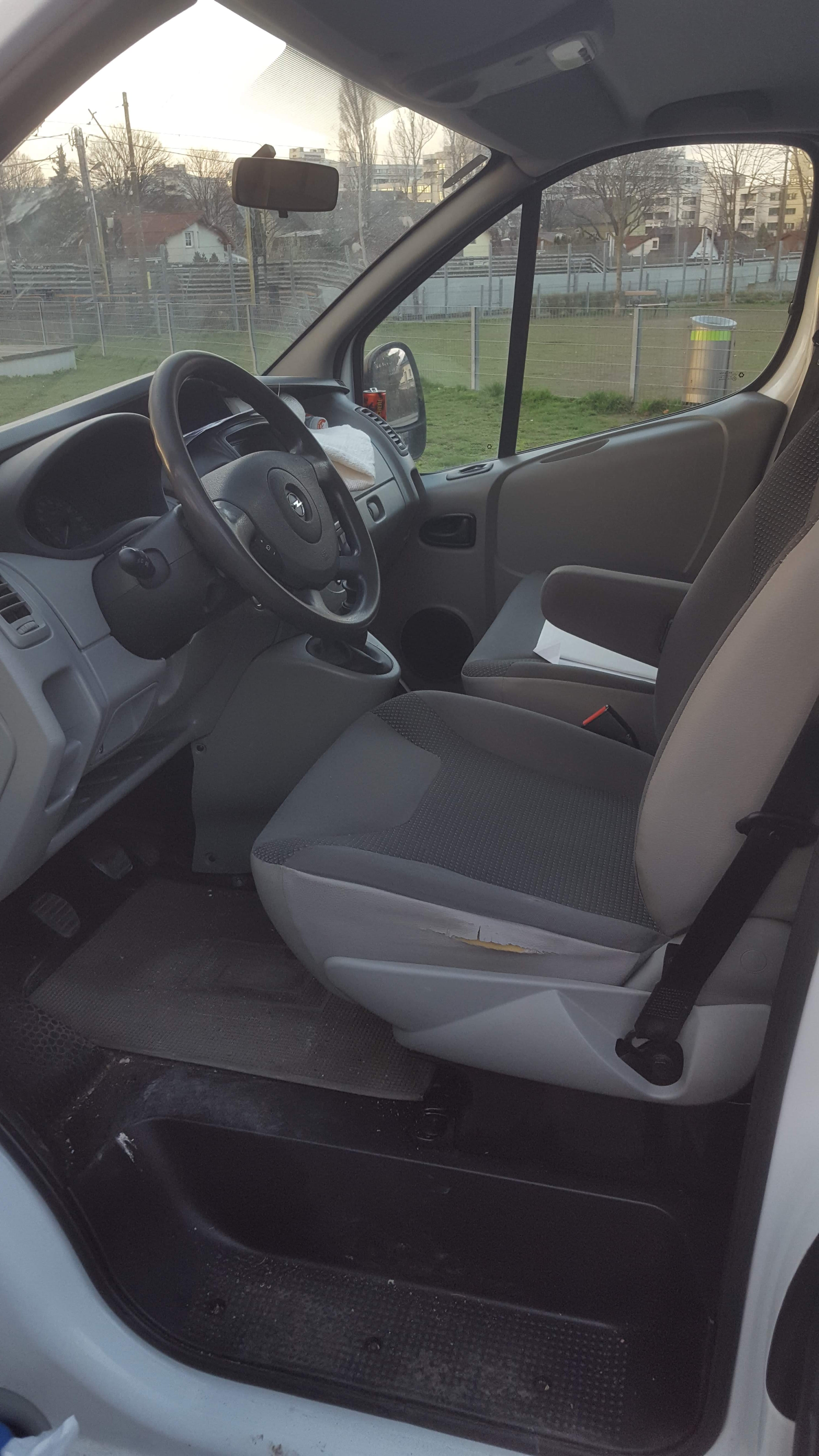Opel Vivaro mit Audio-/iPod-Zugang