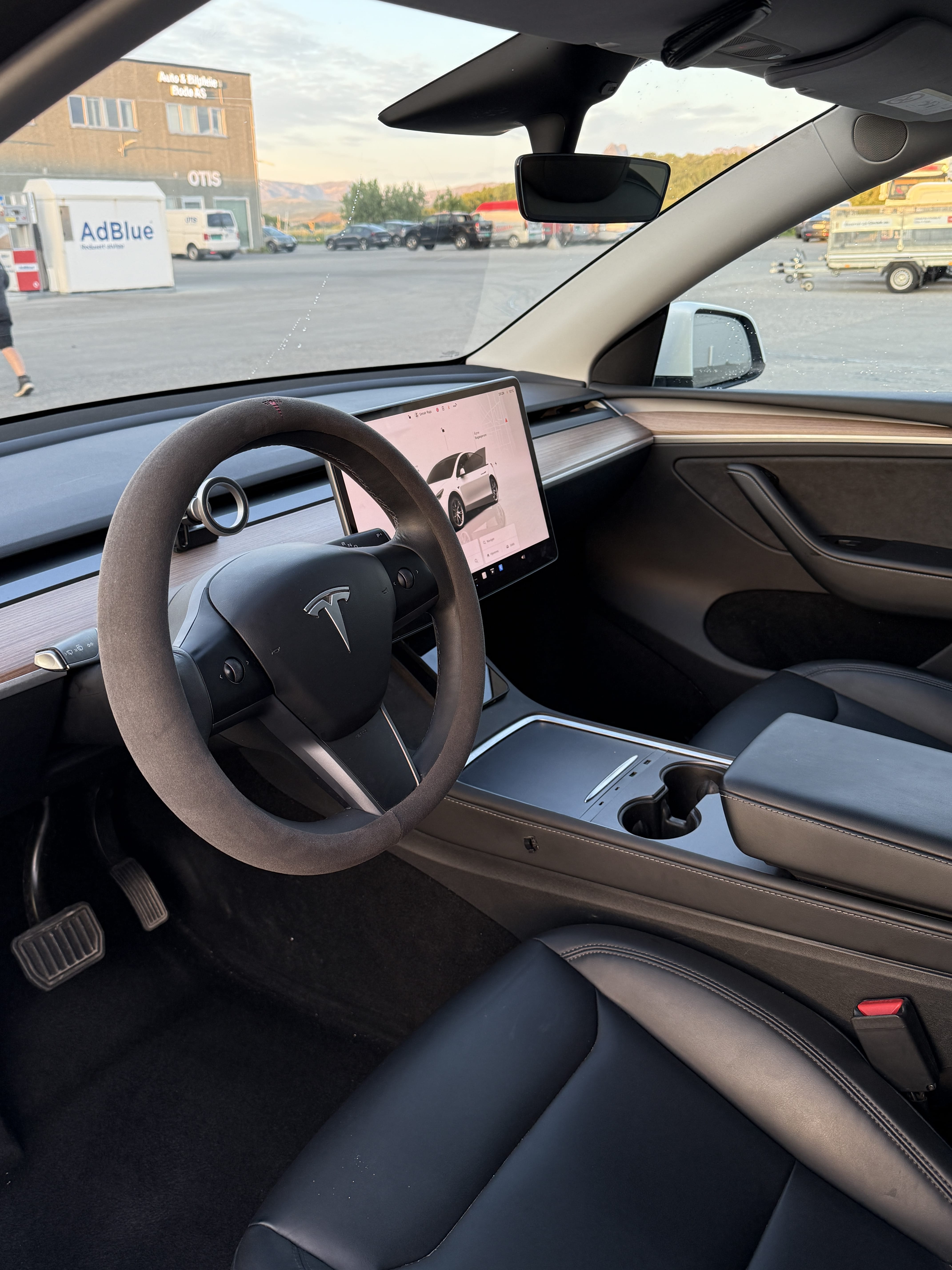 Tesla Model Y Long Range Long Range AWD med Firehjulstrekk
