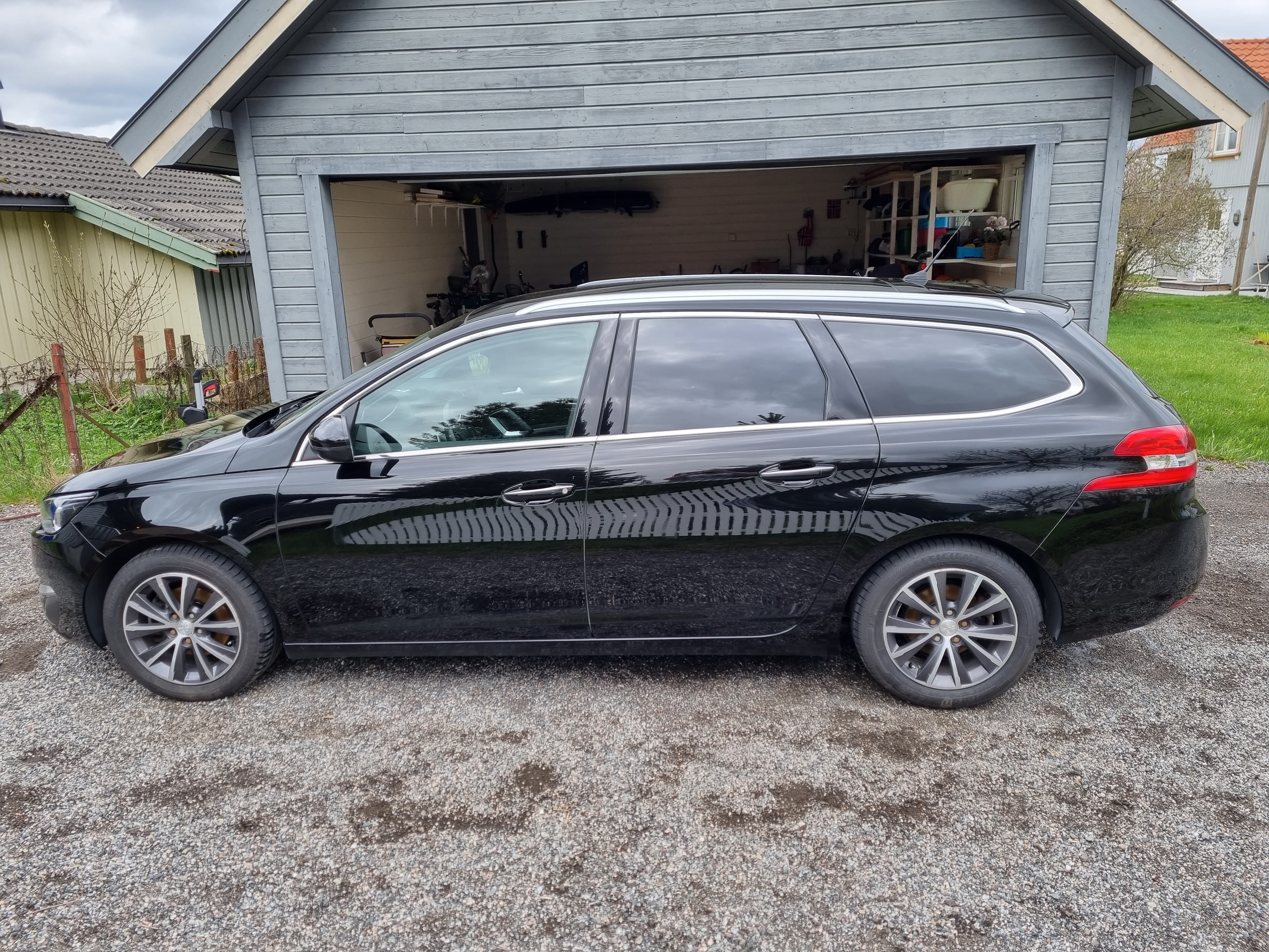 Peugeot 308 SW 1.2 130hk med Aircondition