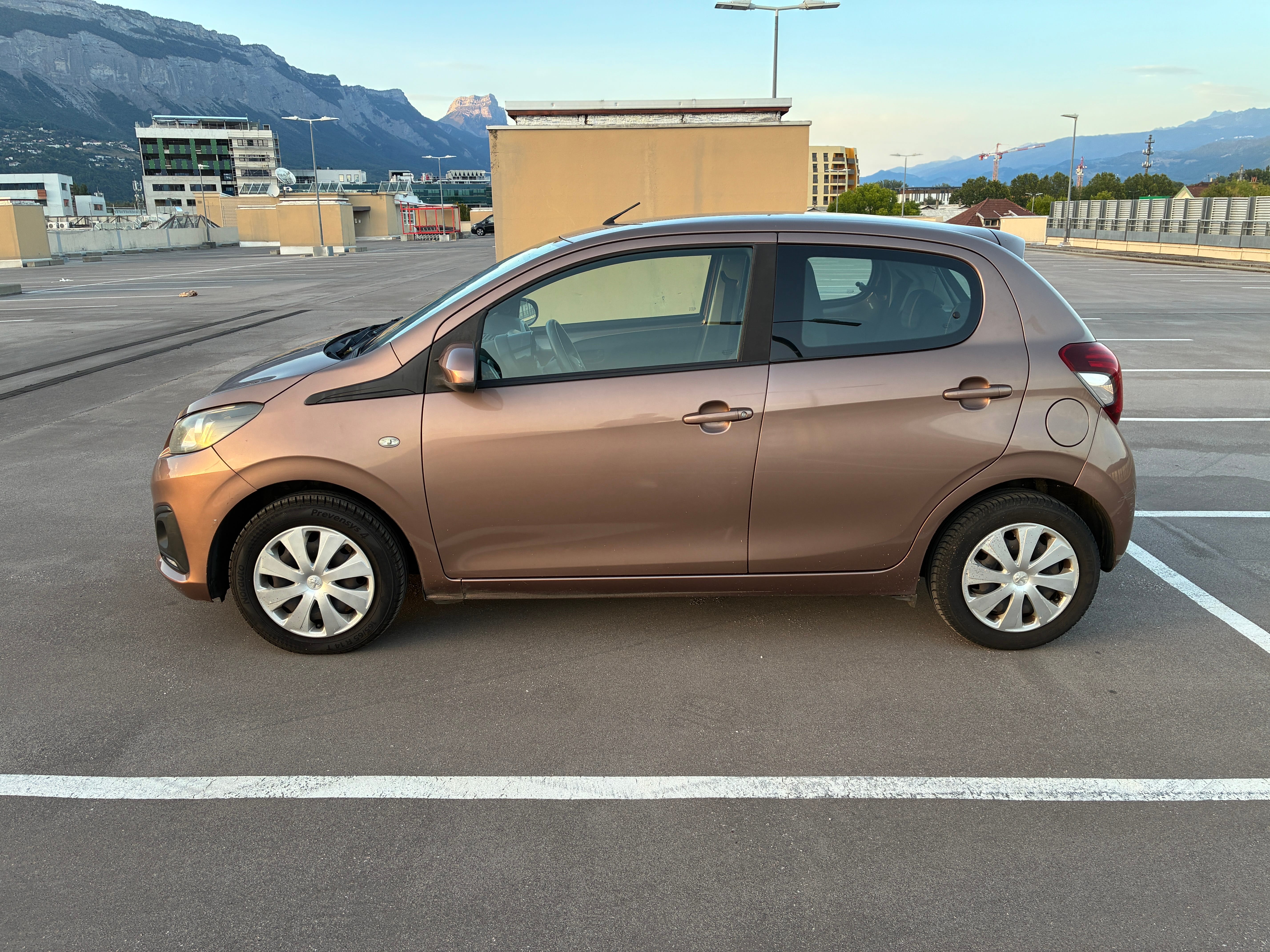 Peugeot 108 - 8 avec Climatisation